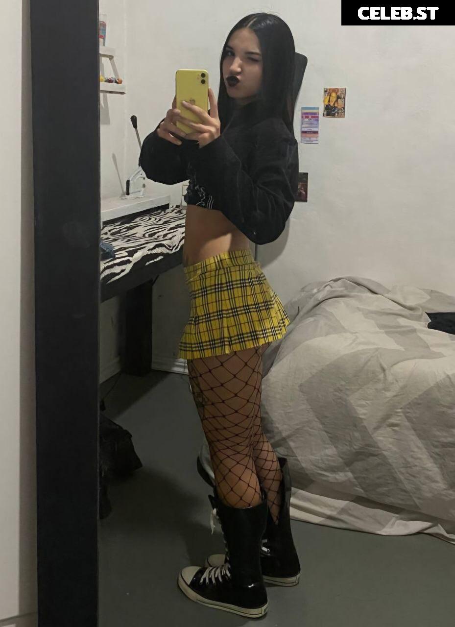 Zoe / tinui1 / zoeshadows / zoelicius Image 12130575