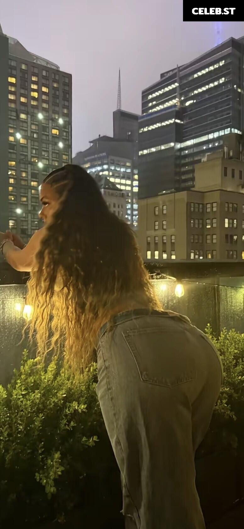 julia.whiteeee7 Image 12133116