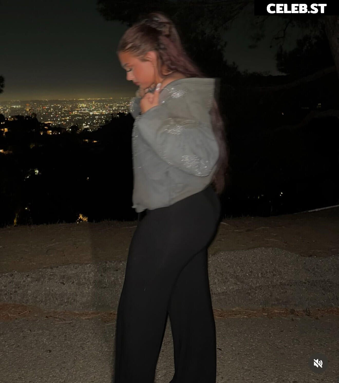 julia.whiteeee7 Image 12133101