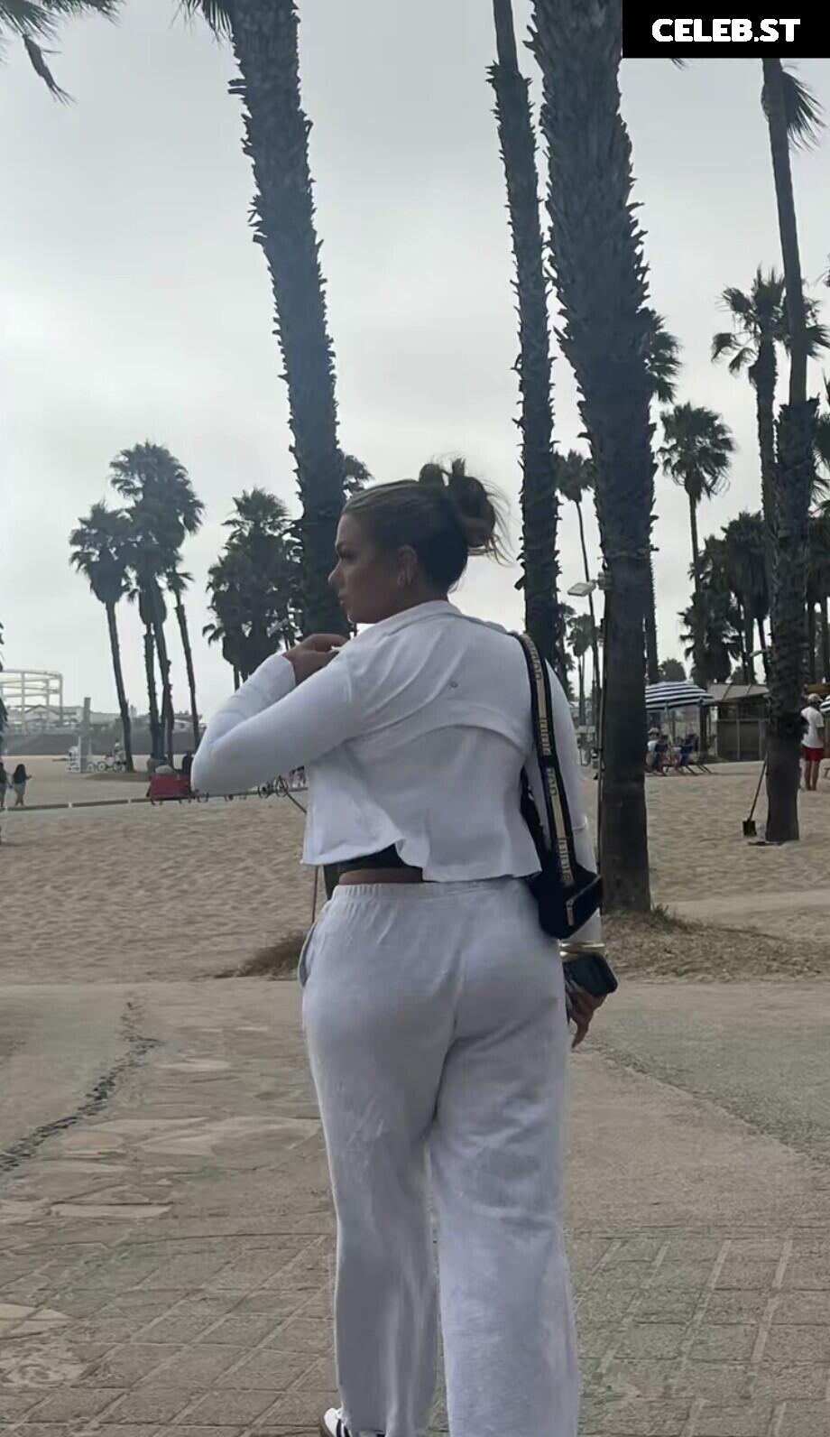 julia.whiteeee7 Image 12133105