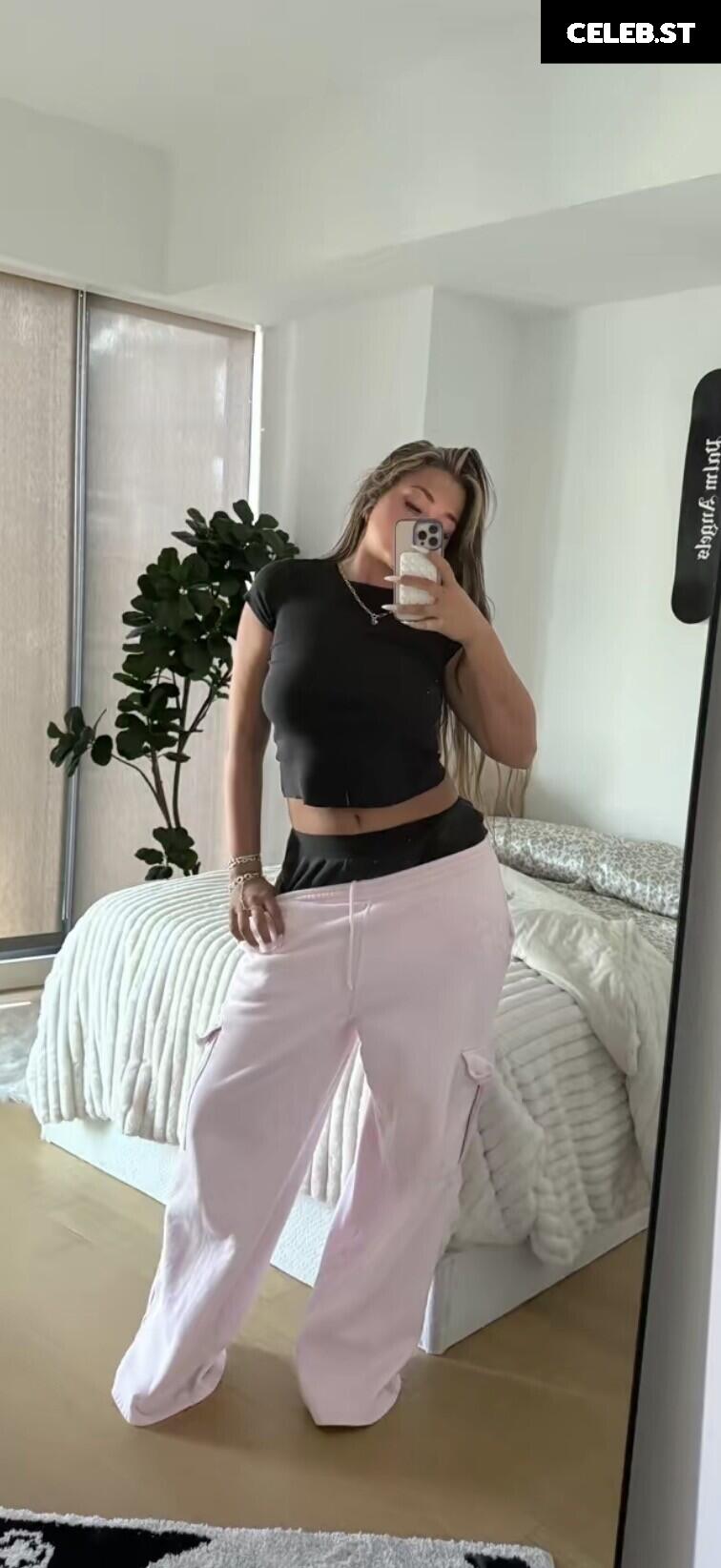 julia.whiteeee7 Image 12133109