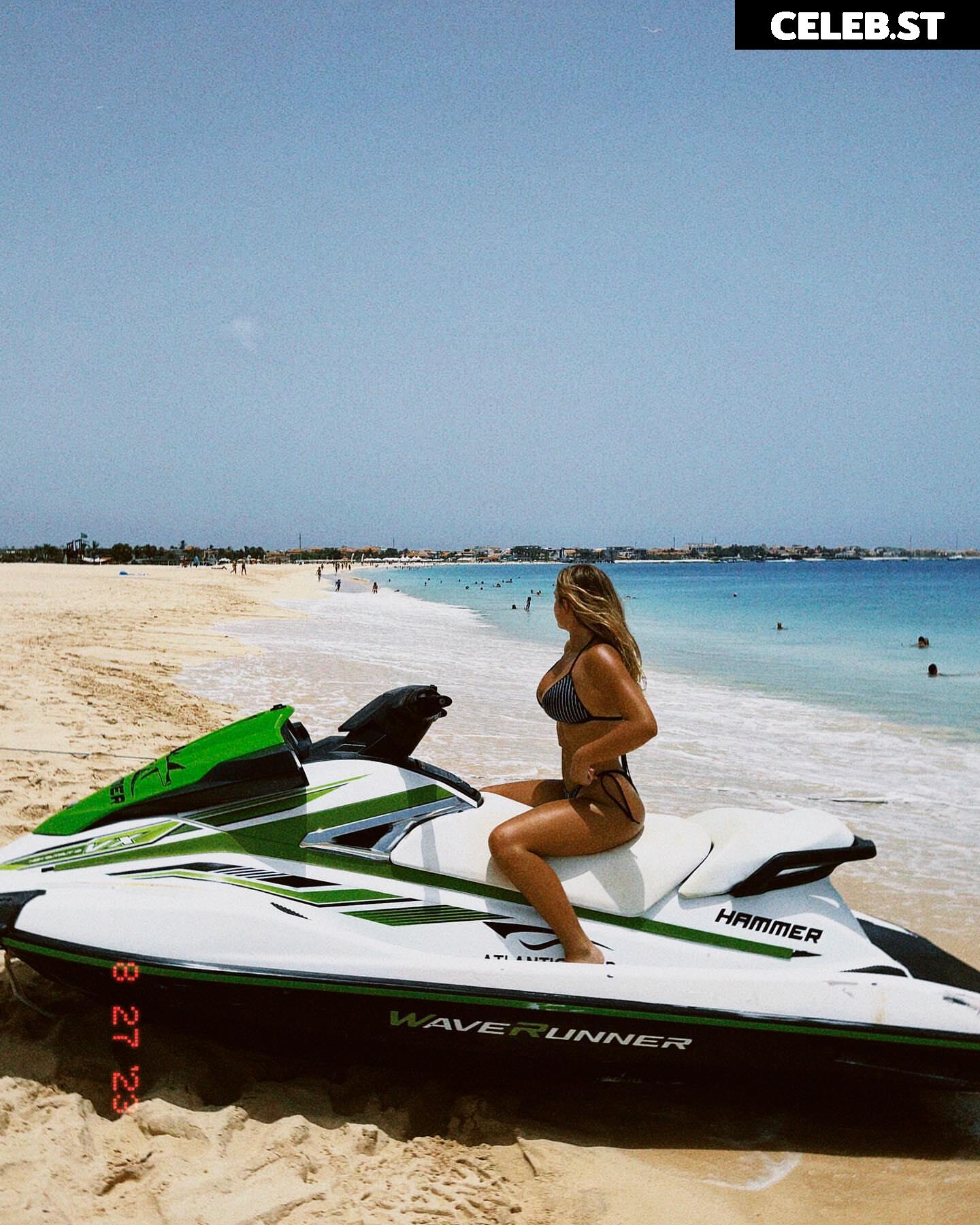 _.lara.sofia Image 12183518