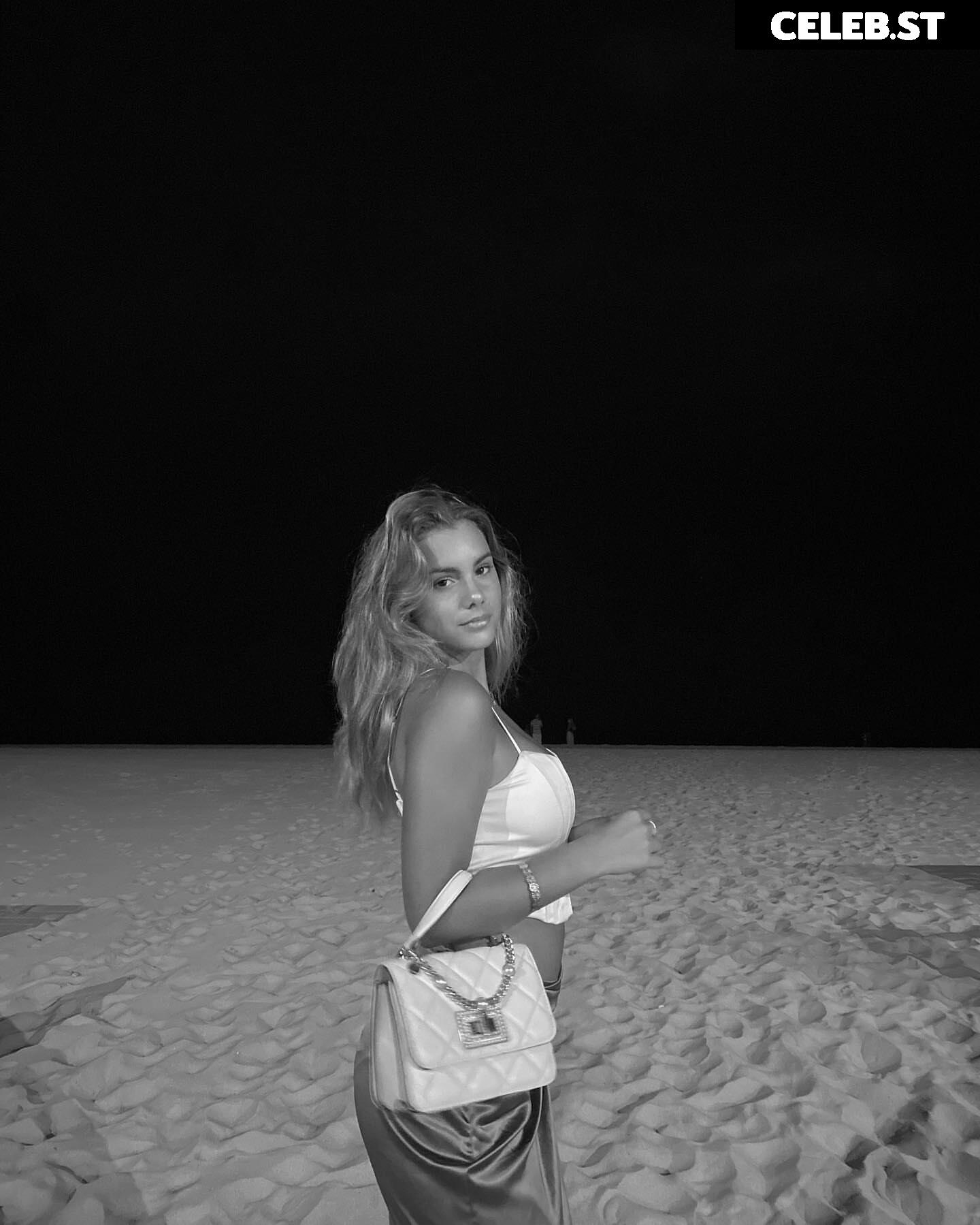 _.lara.sofia Image 12183507