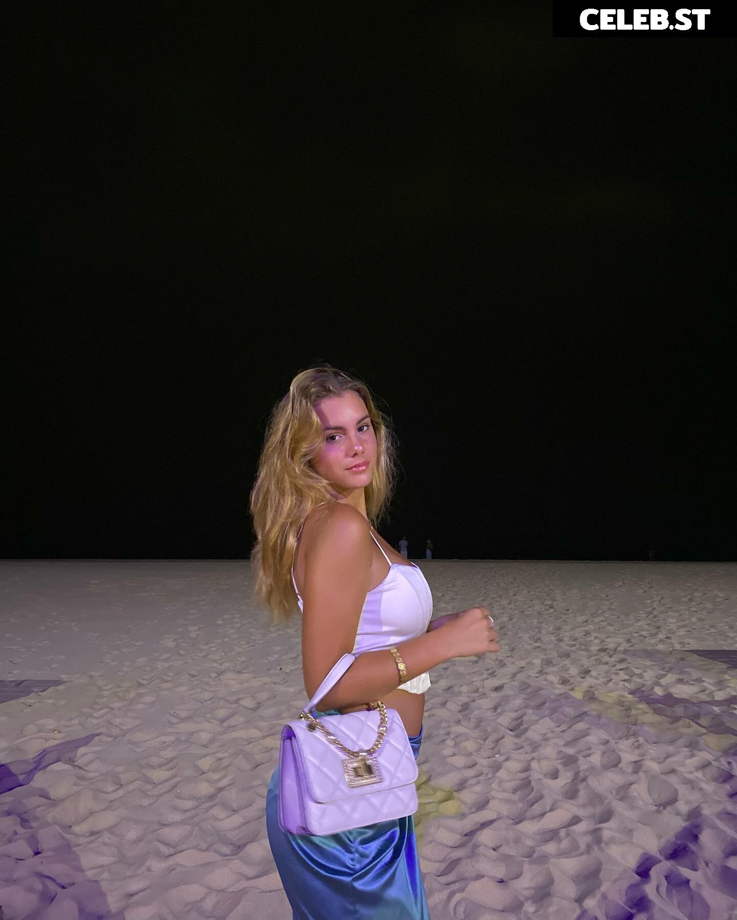 _.lara.sofia Image 12183504