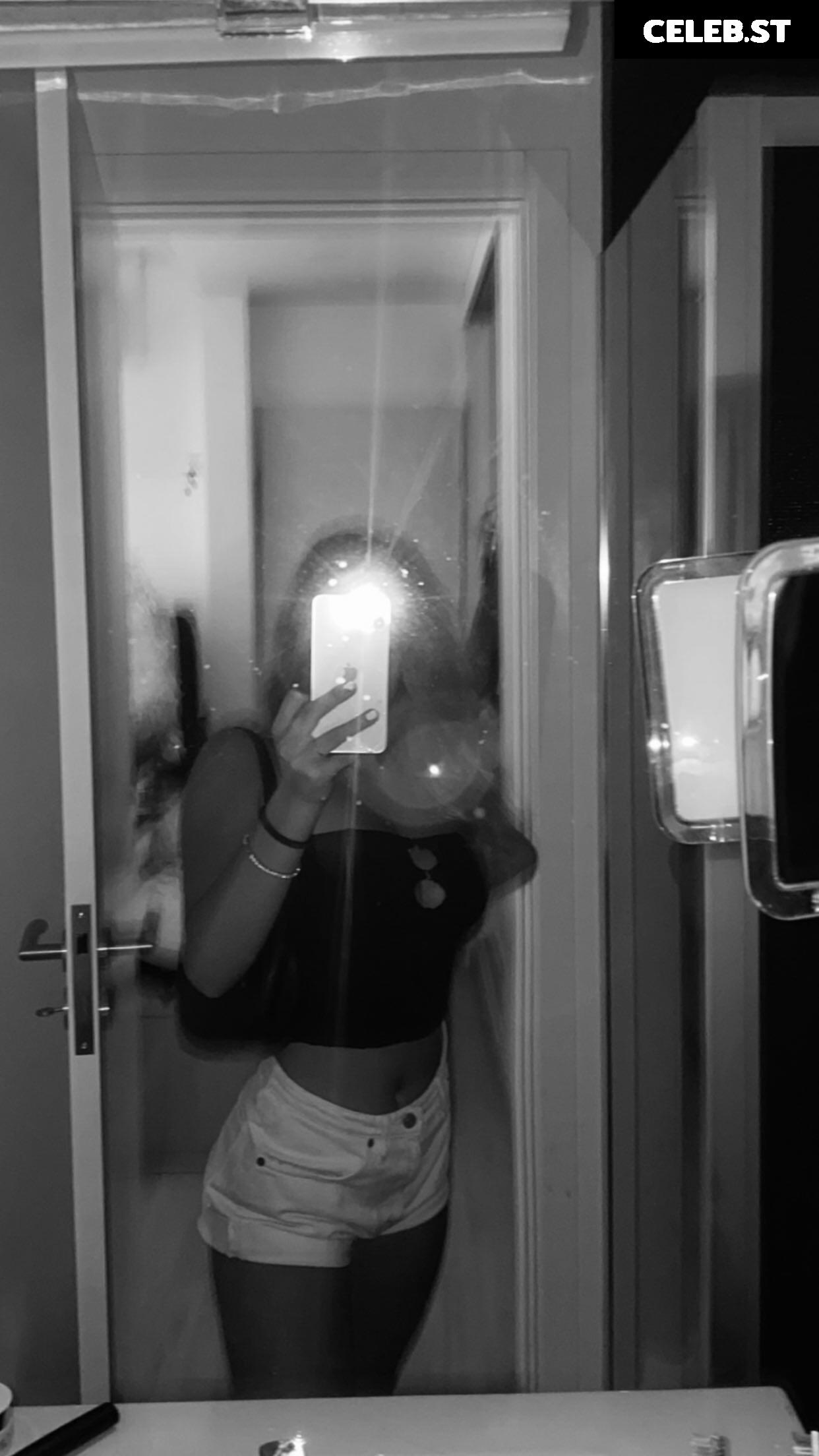 _.lara.sofia Image 12183477