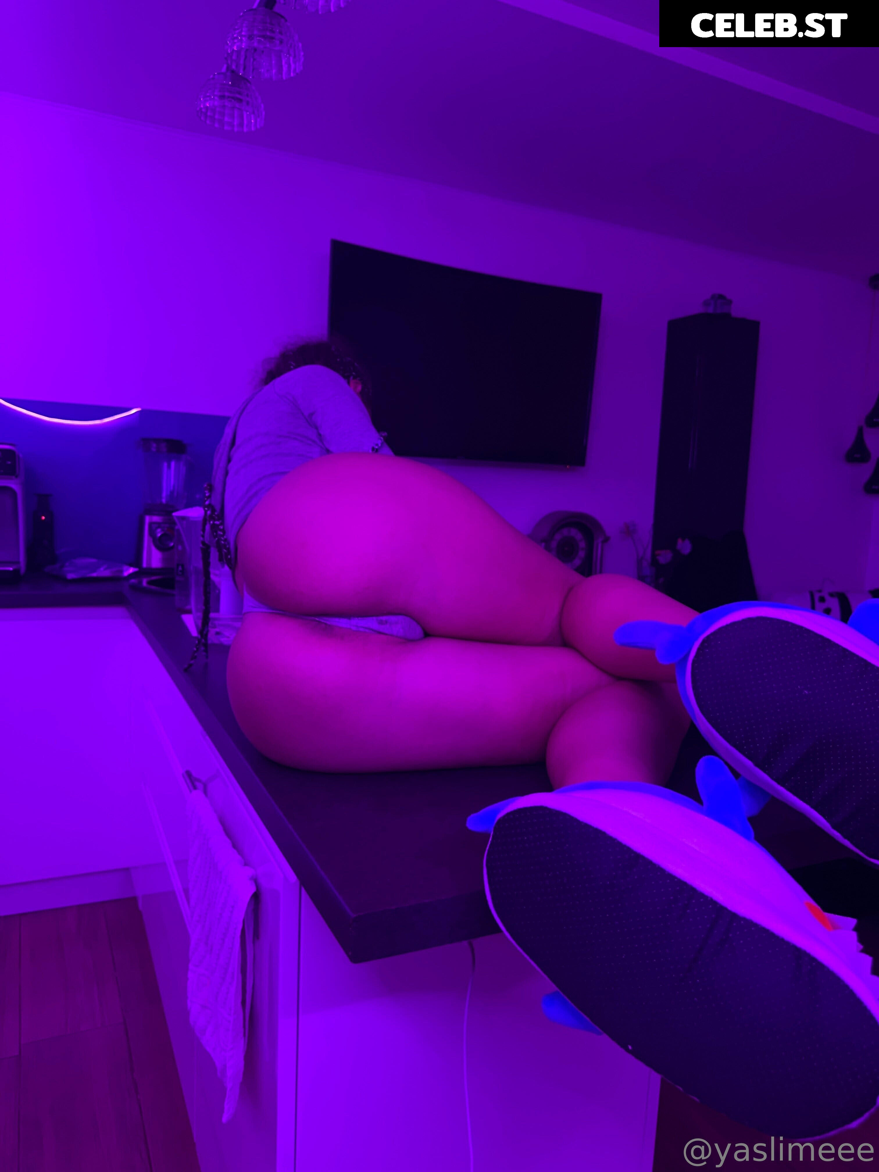 Andreea Teodorescu / yaslimeee / slimeeeof / 444yourslime / spicyandreeateodorescu Image 12052640