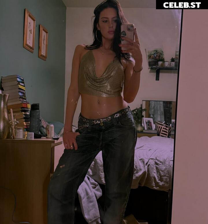 @oliviarcox Image 12059587