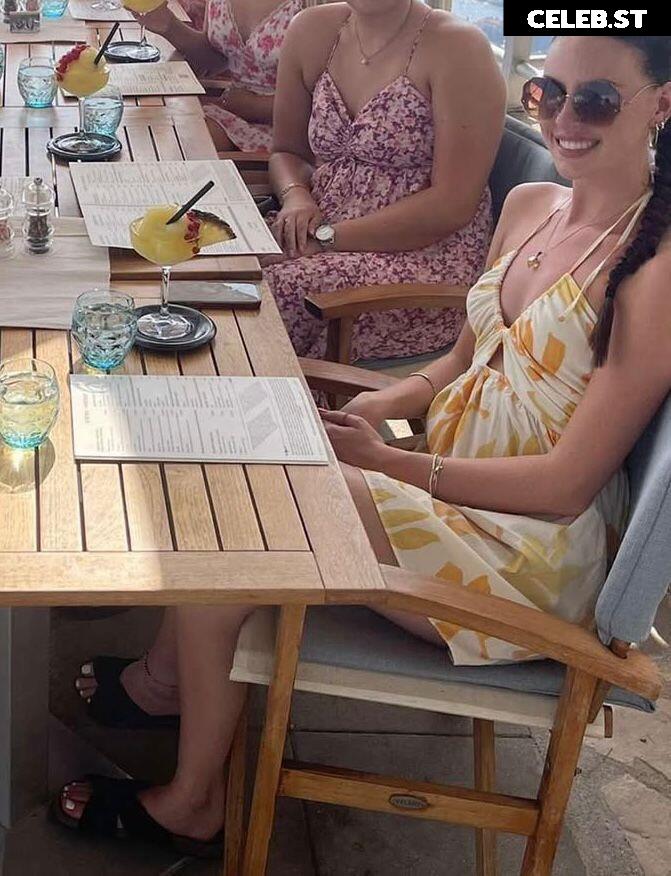 @oliviarcox Image 12059561