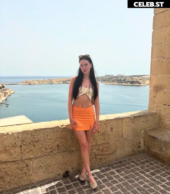 @oliviarcox Image 12059553