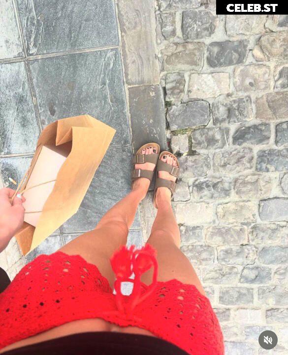 @oliviarcox Image 12059557