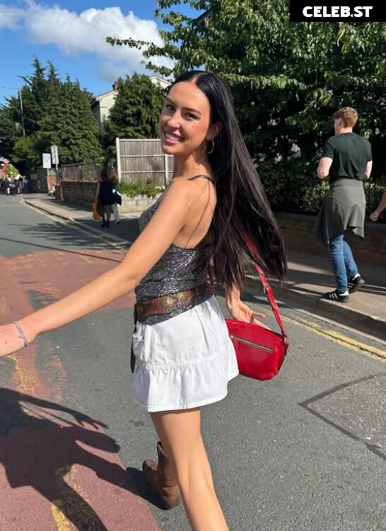 @oliviarcox Image 12059571