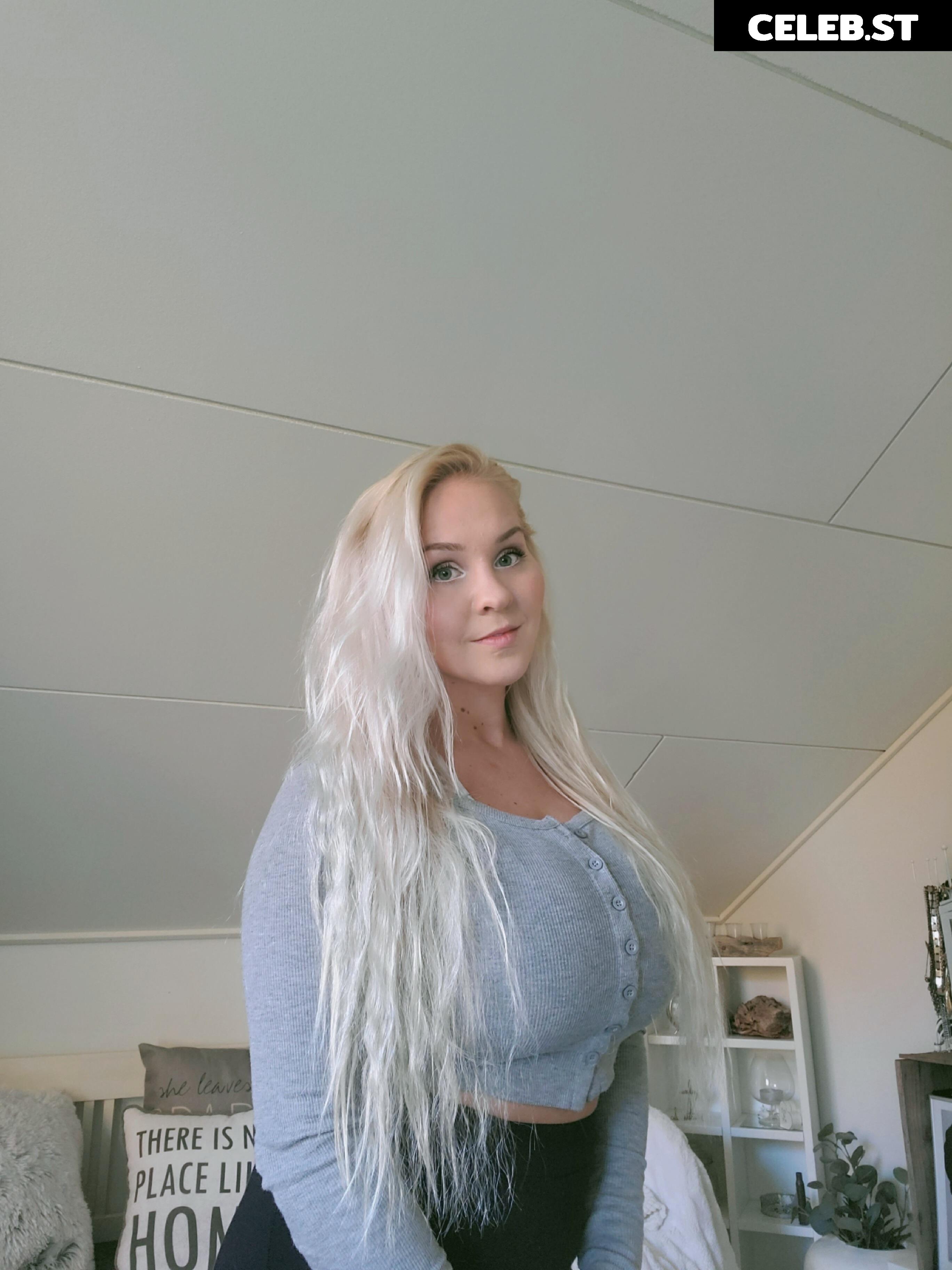 Emilia Linden / linden.emilia Image 12064586