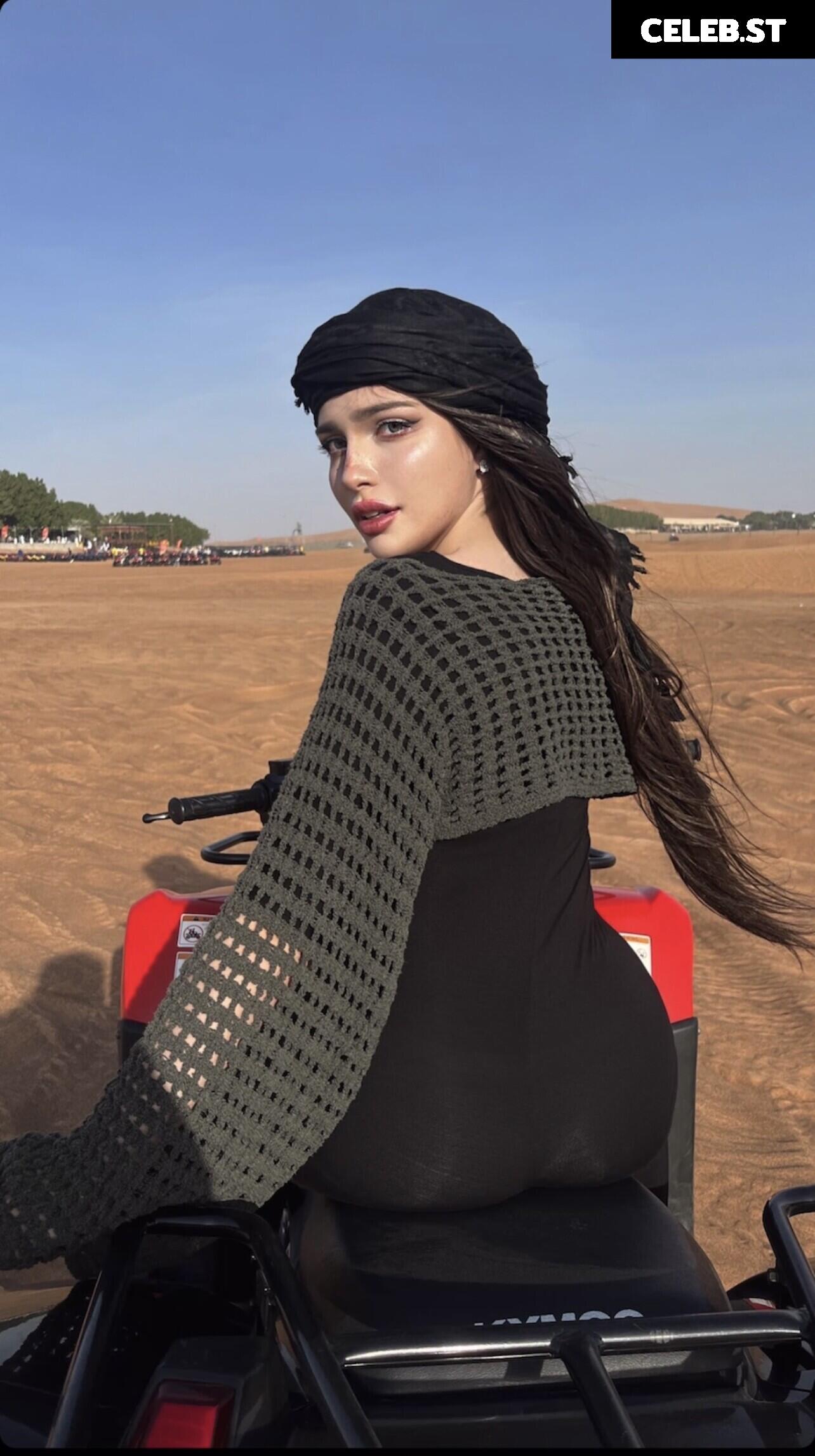 Mahiye Selin / selin.egmn Image 12064743