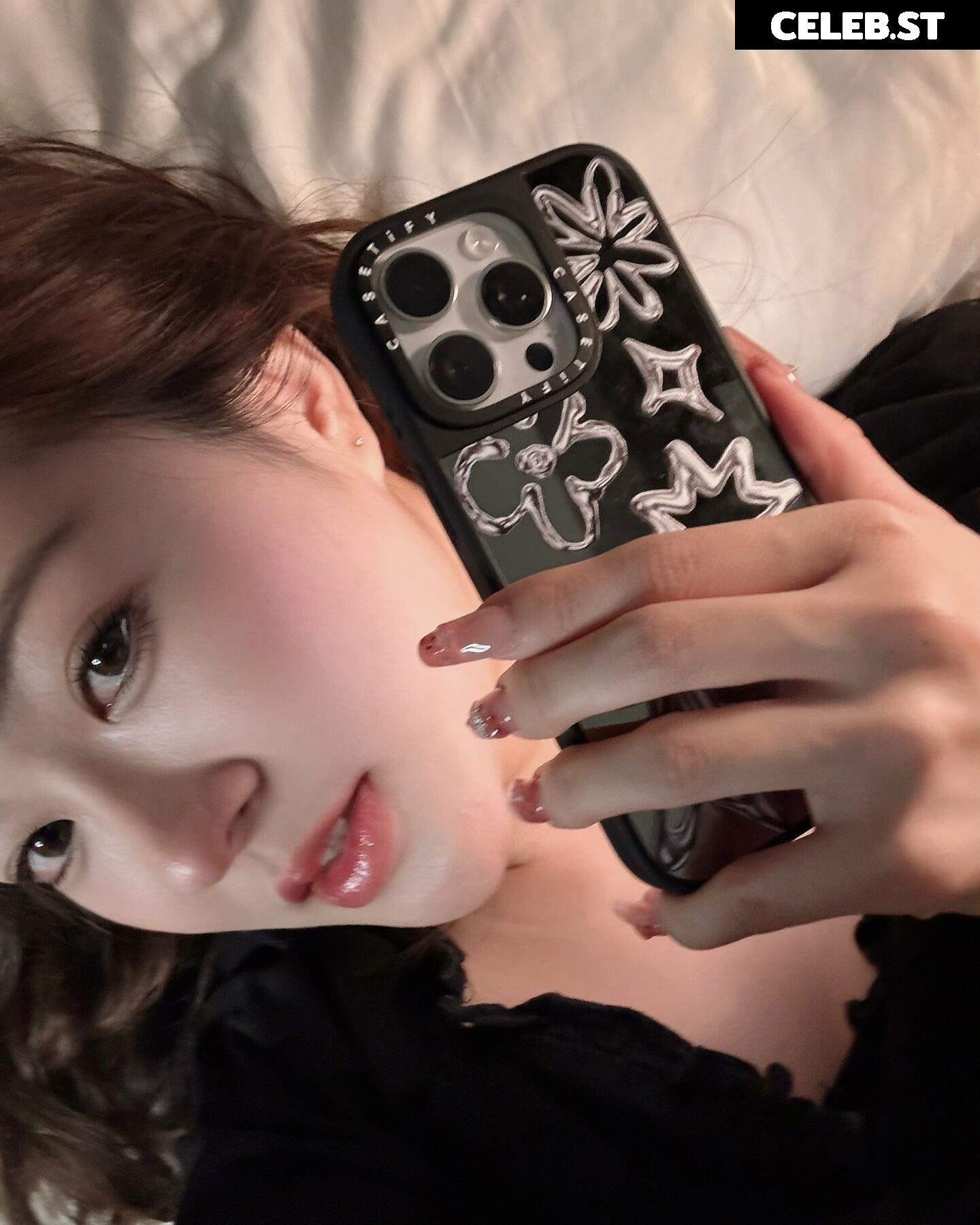 NINI2, _k_yn Image 12064671