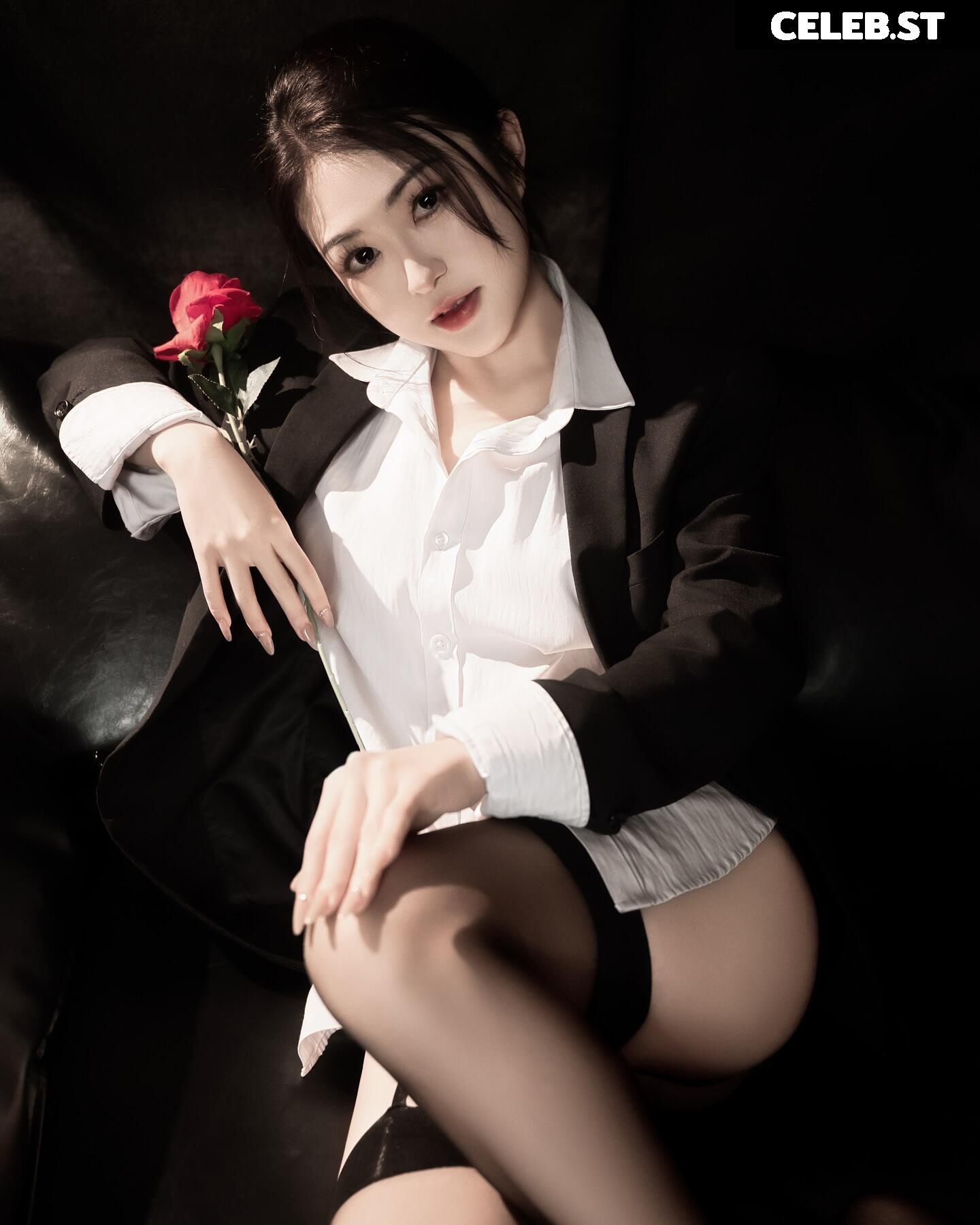 NINI2, _k_yn Image 12064679