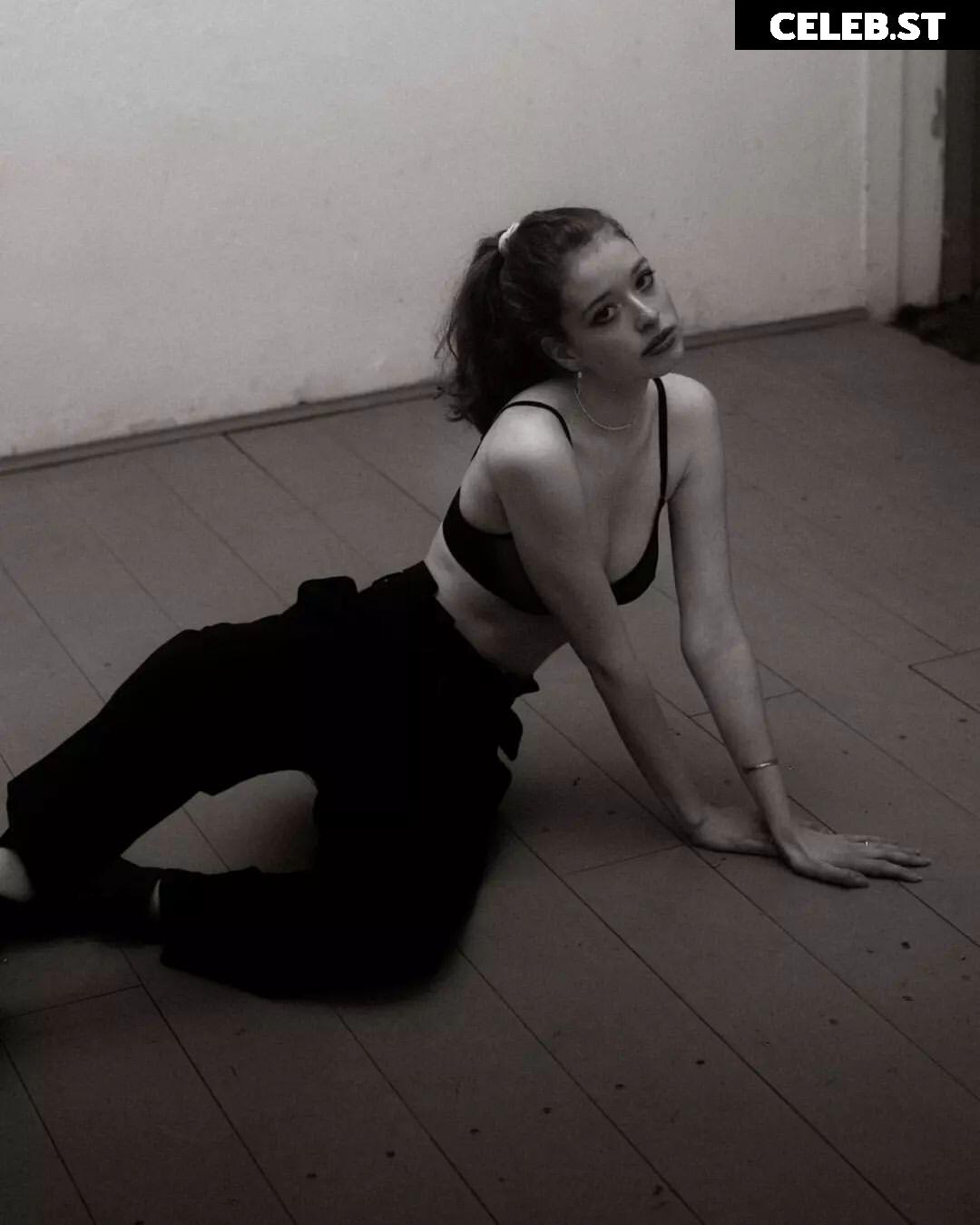 Sophie.srm Image 12067692