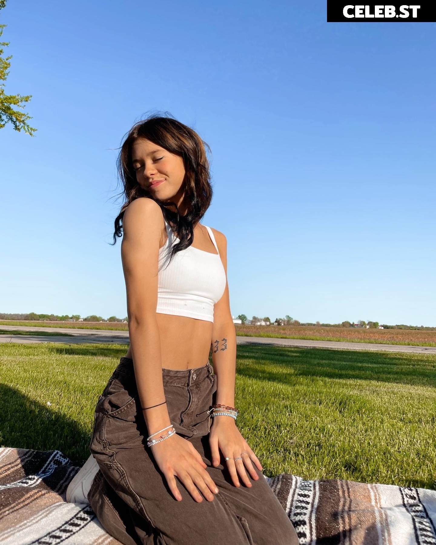 Skylar Martin / skyskysoflyy Image 12061353