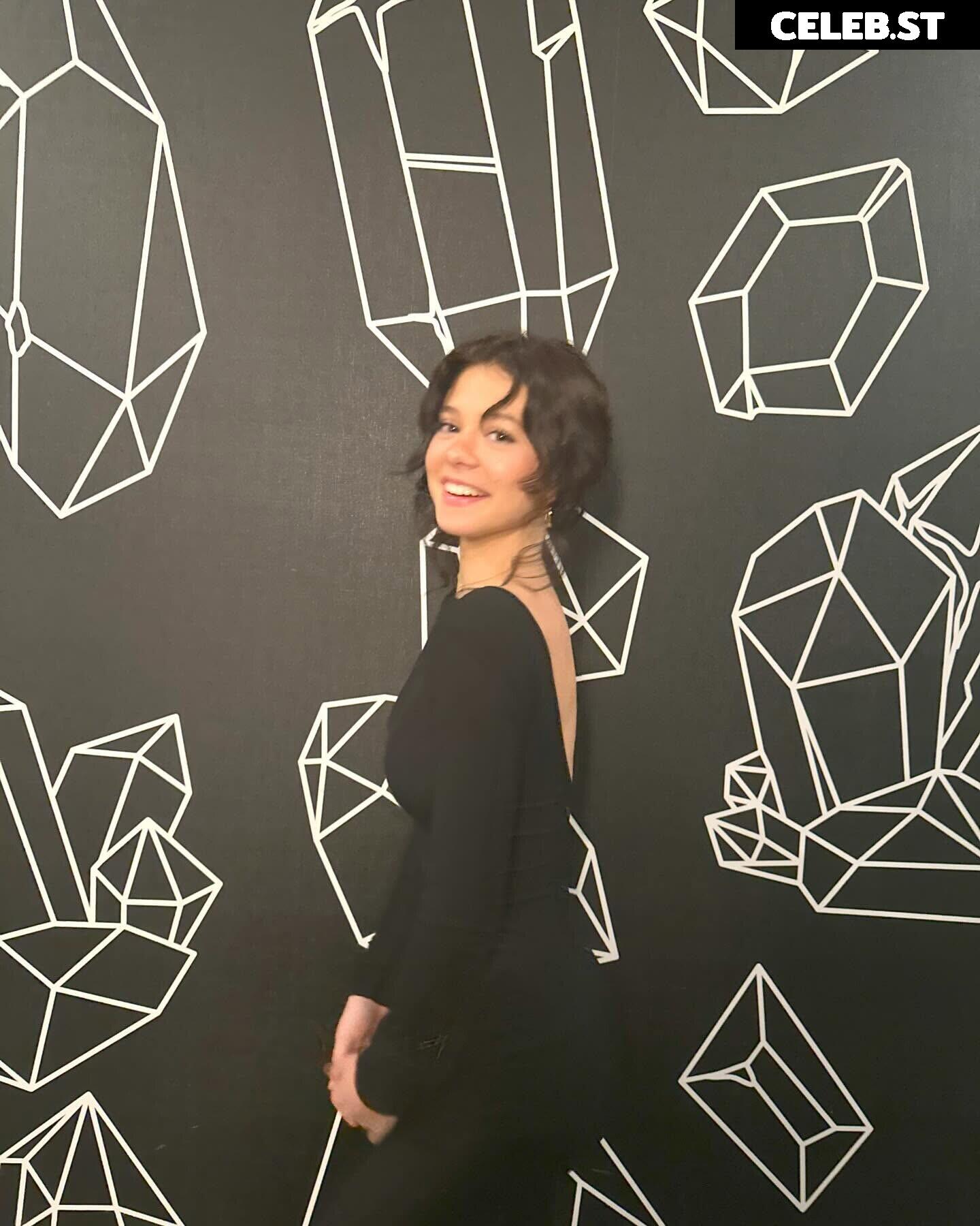 Skylar Martin / skyskysoflyy Image 12061378