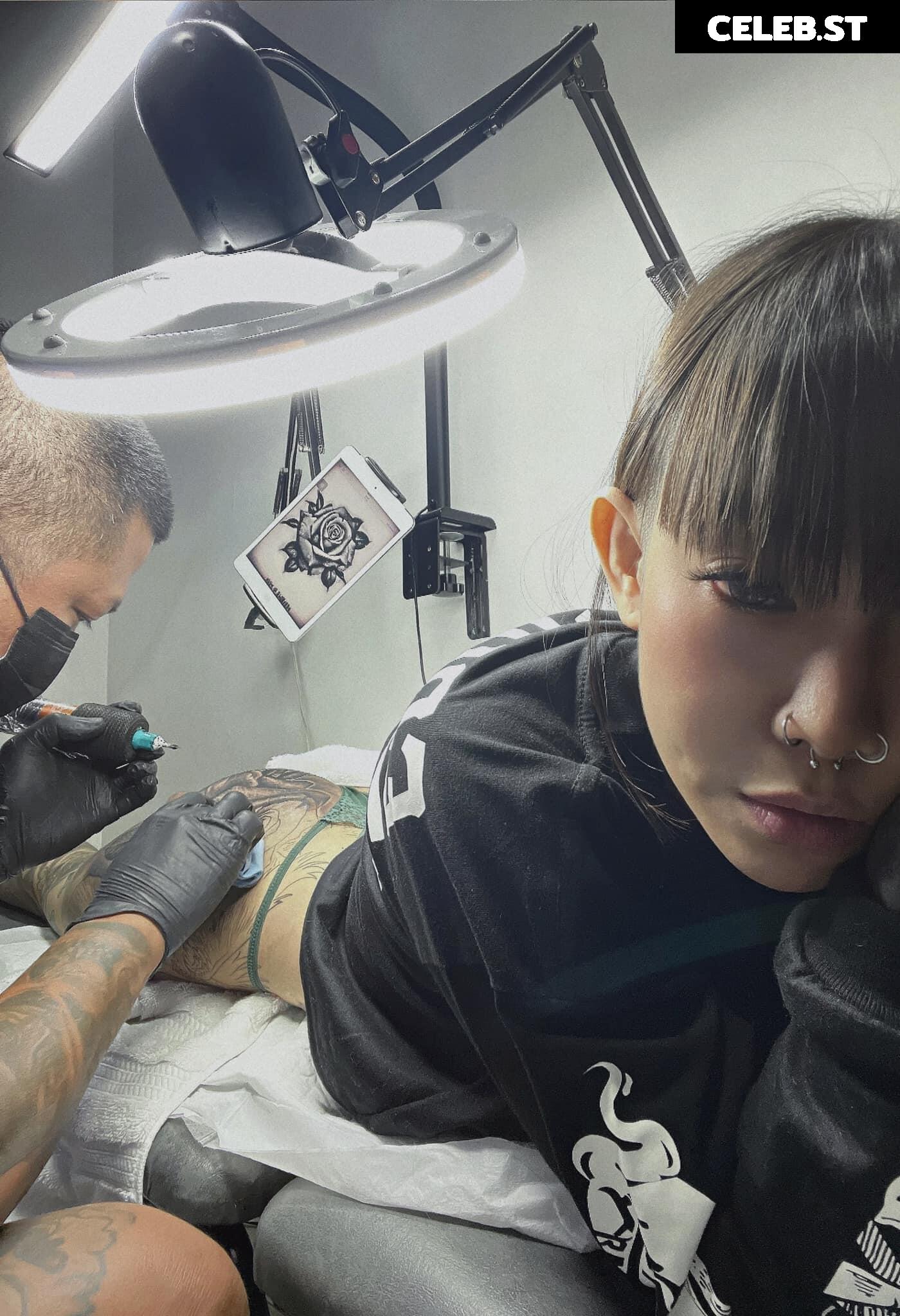 Angelie Pench / tatted_pench Image 12060409