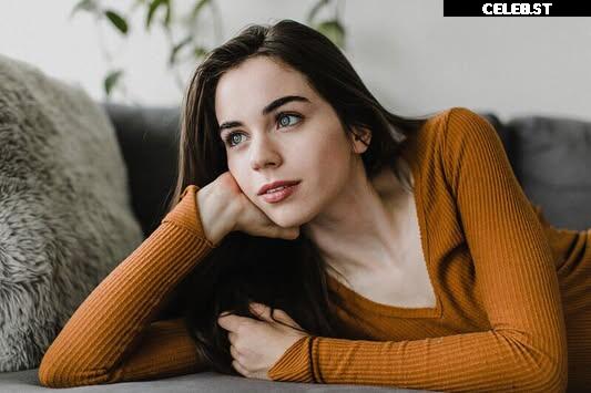 Sarah Desjardins Image 12060005