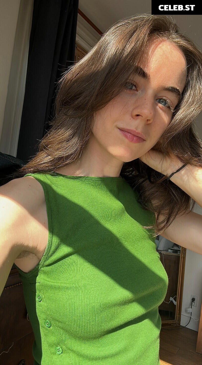 Sarah Desjardins Image 12060034