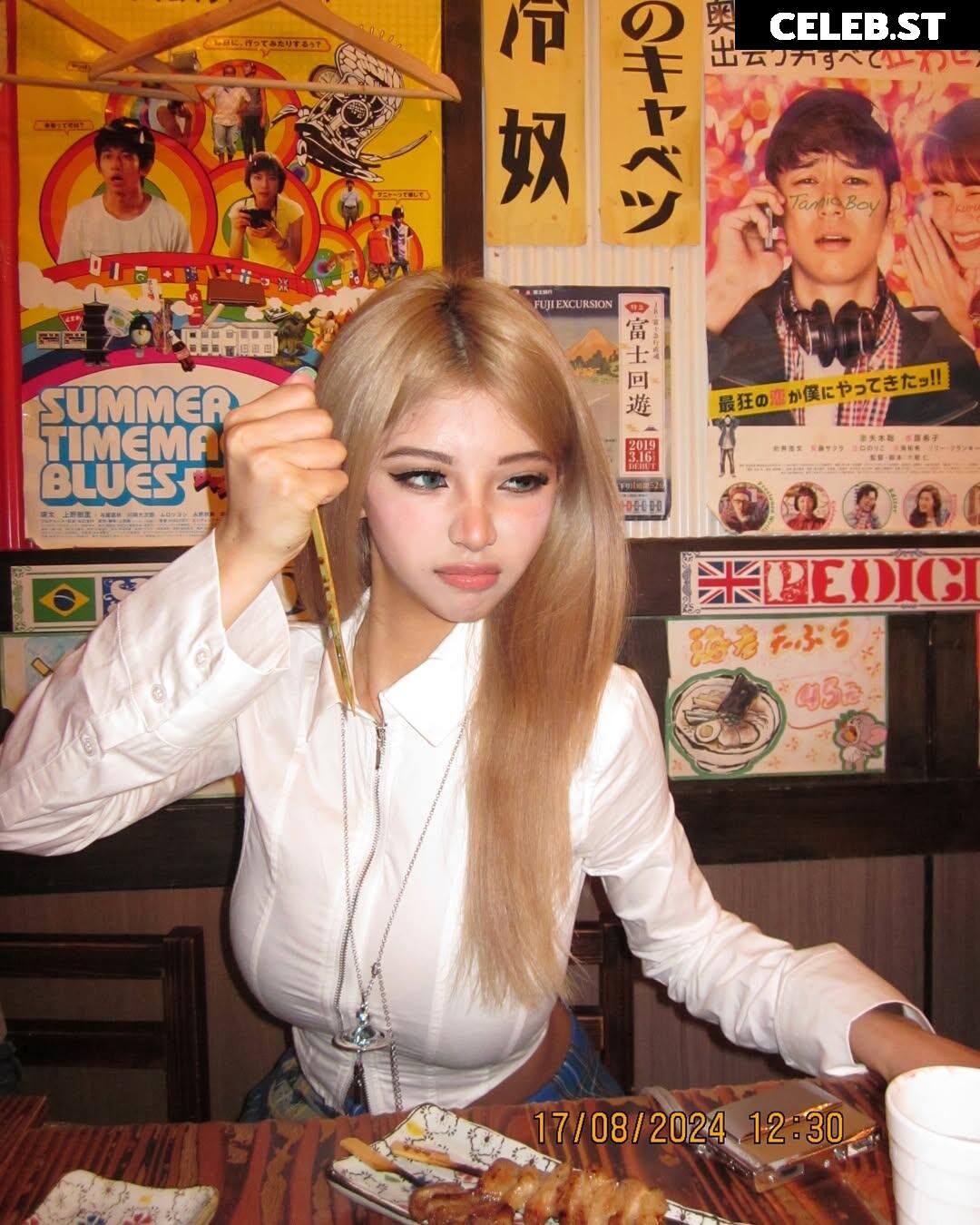 caroline_slt8 Image 12063881