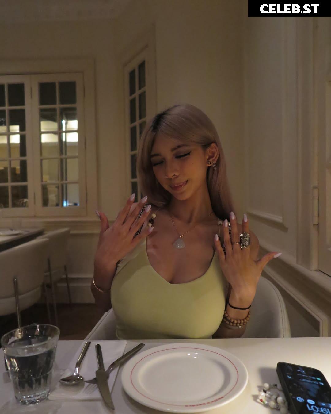 caroline_slt8 Image 12063877