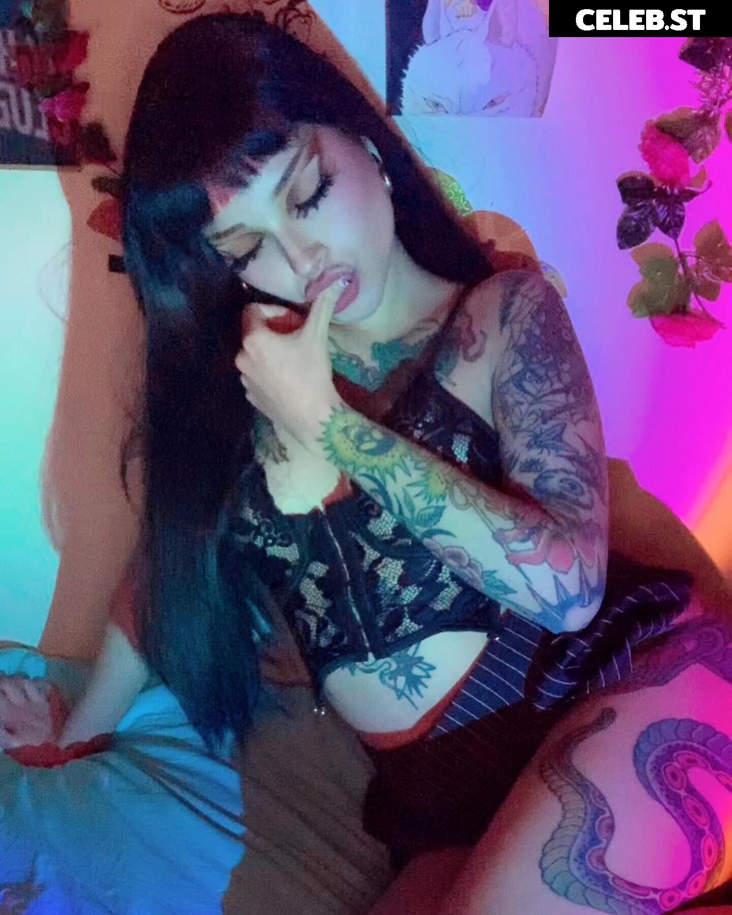 felinebitx / itsfelinebtx / cybergatita69 Image 12062018