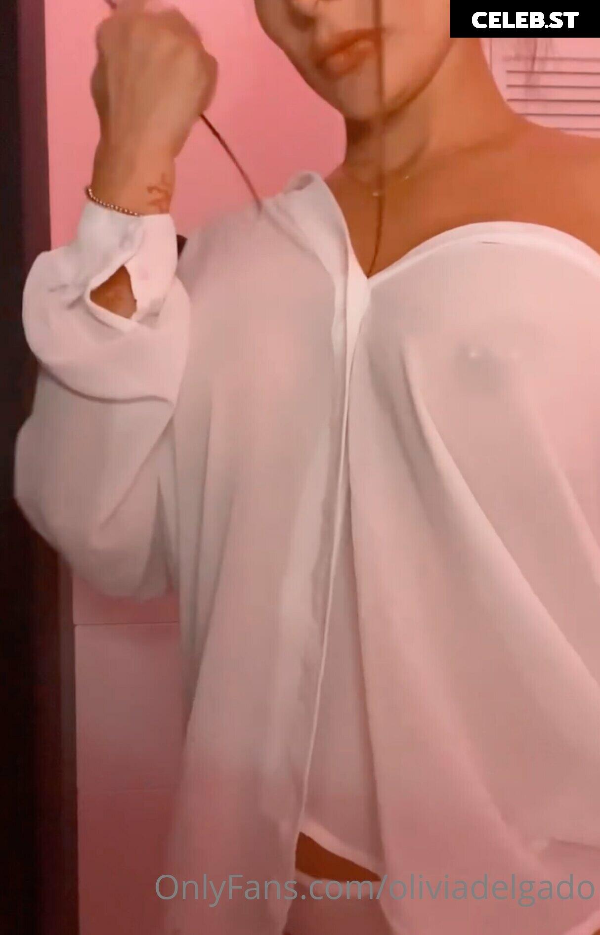 Olivia Delgado / @galleolivia Image 12070524