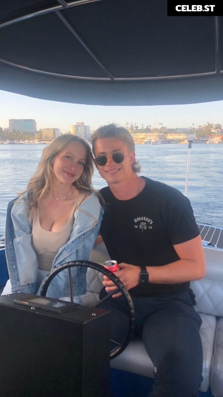 Peterstwins, Lauren Peters, Nicole Peters Image 12070371