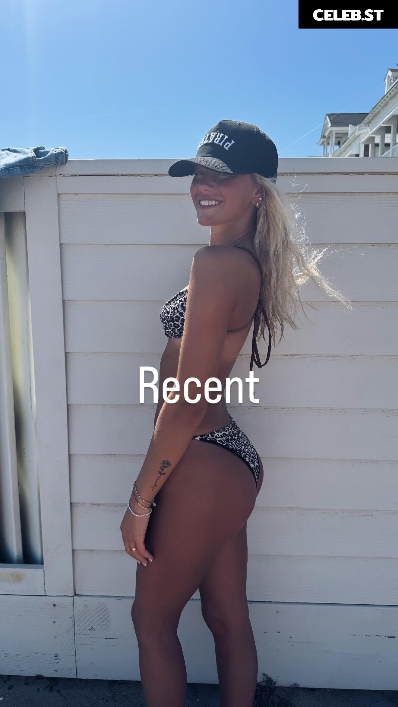 Emilee Axelsson / emileeaxelsson1 Image 12072323