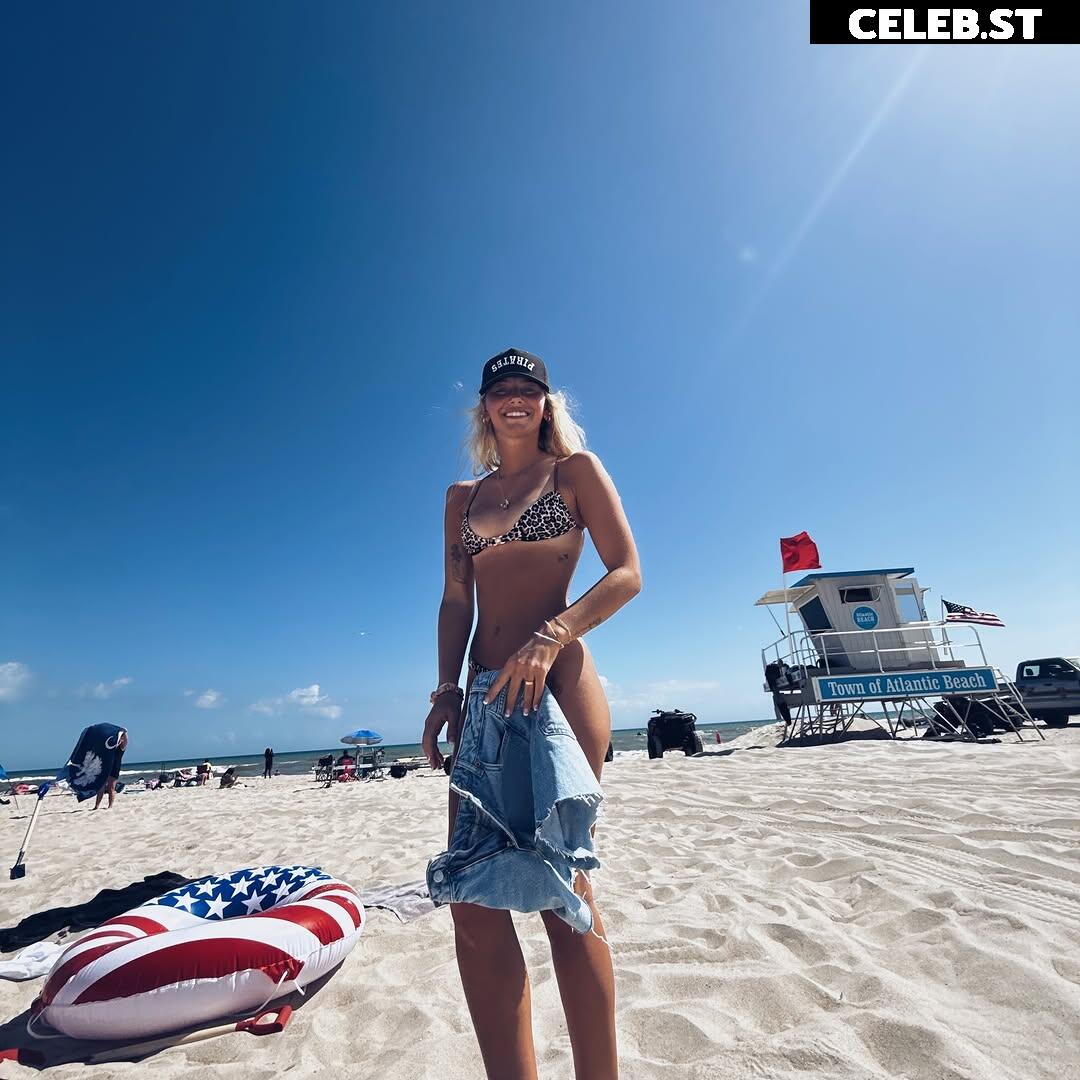 Emilee Axelsson / emileeaxelsson1 Image 12072326