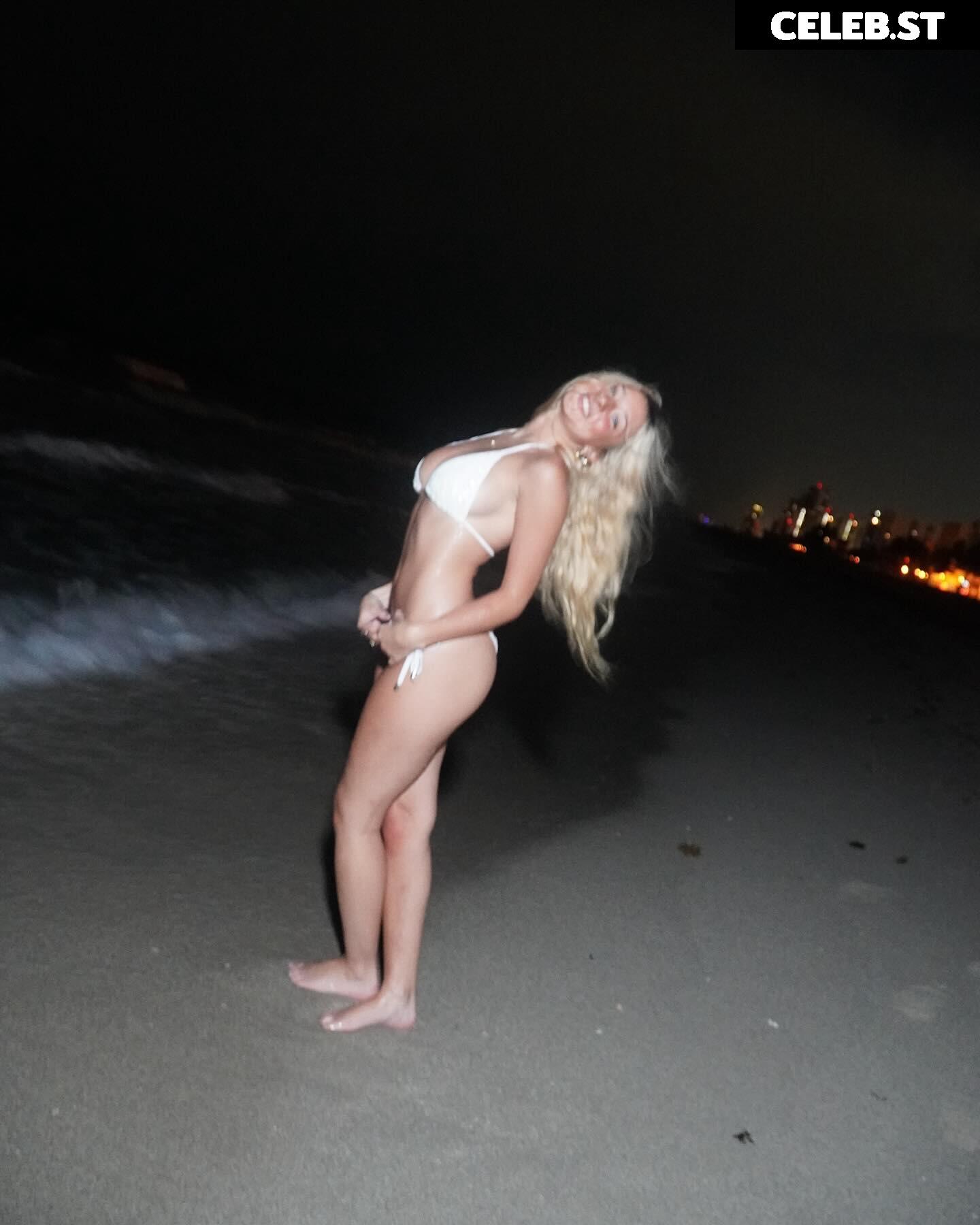 Zoe Riser / zoe.riser / zoeriserr / zoe.riserr Image 12041052