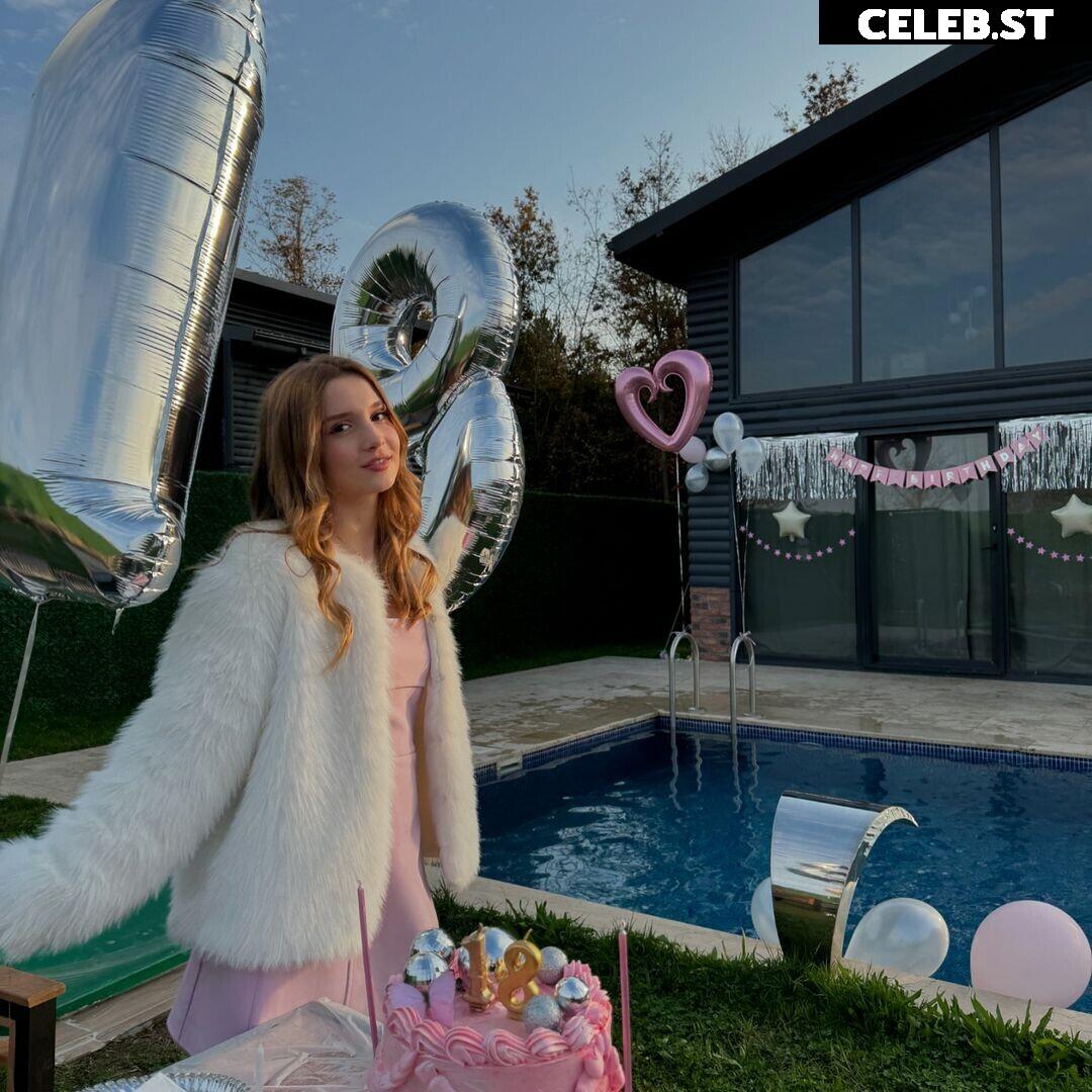 Ecrin Su Çoban Image 12043135