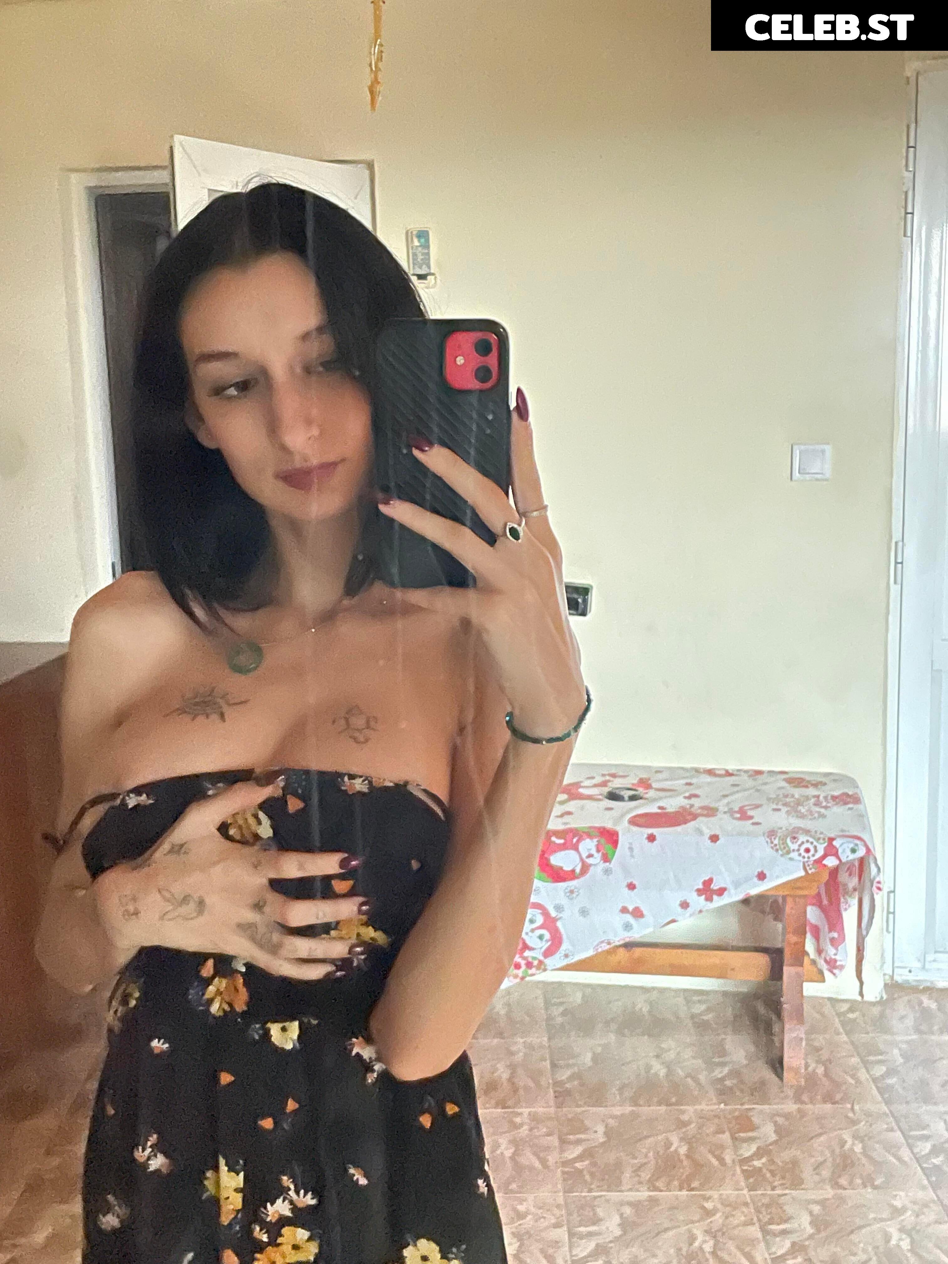 Roxy Milano Image 12018304