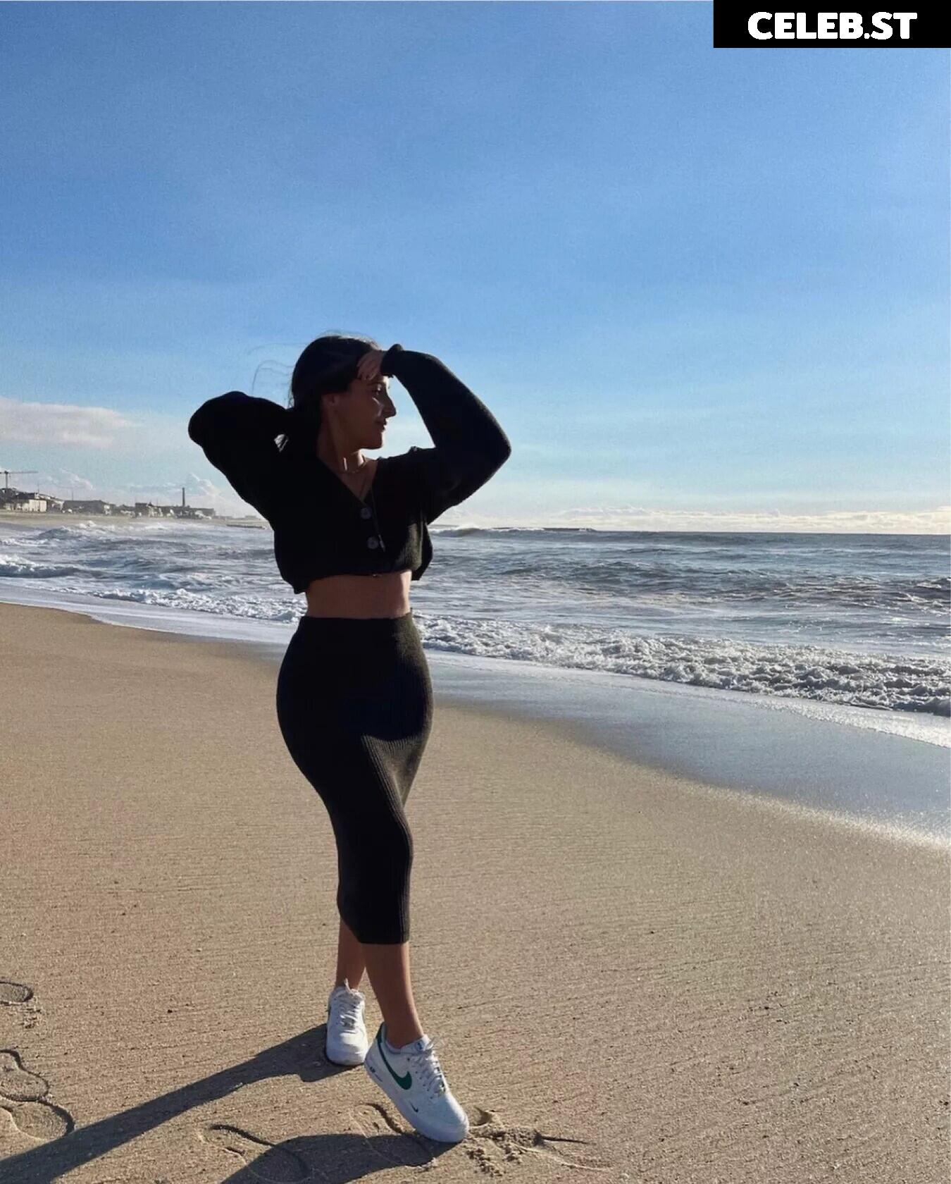 Apo / apollinegrmz / apolline_guer Image 12011103