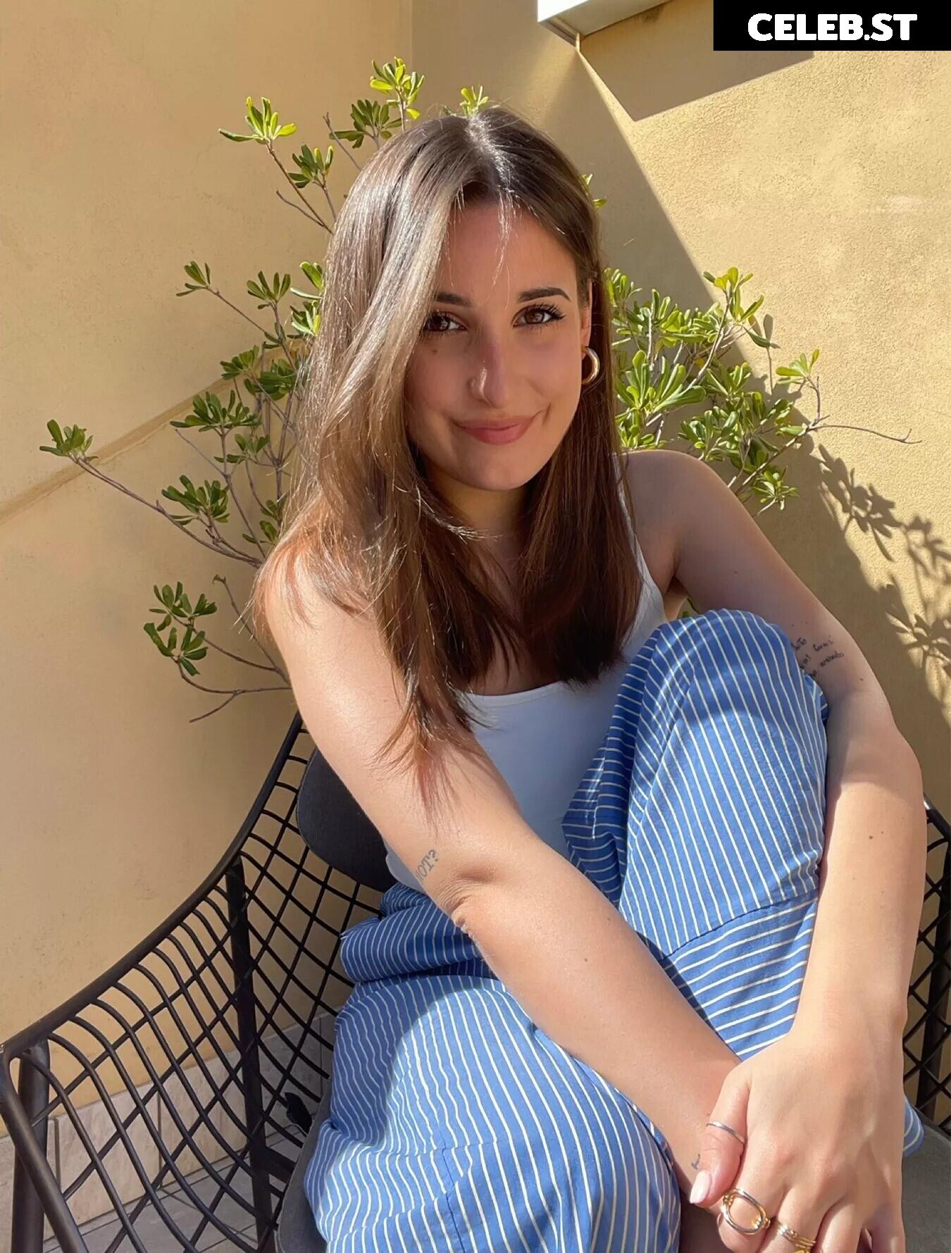 Apo / apollinegrmz / apolline_guer Image 12011102