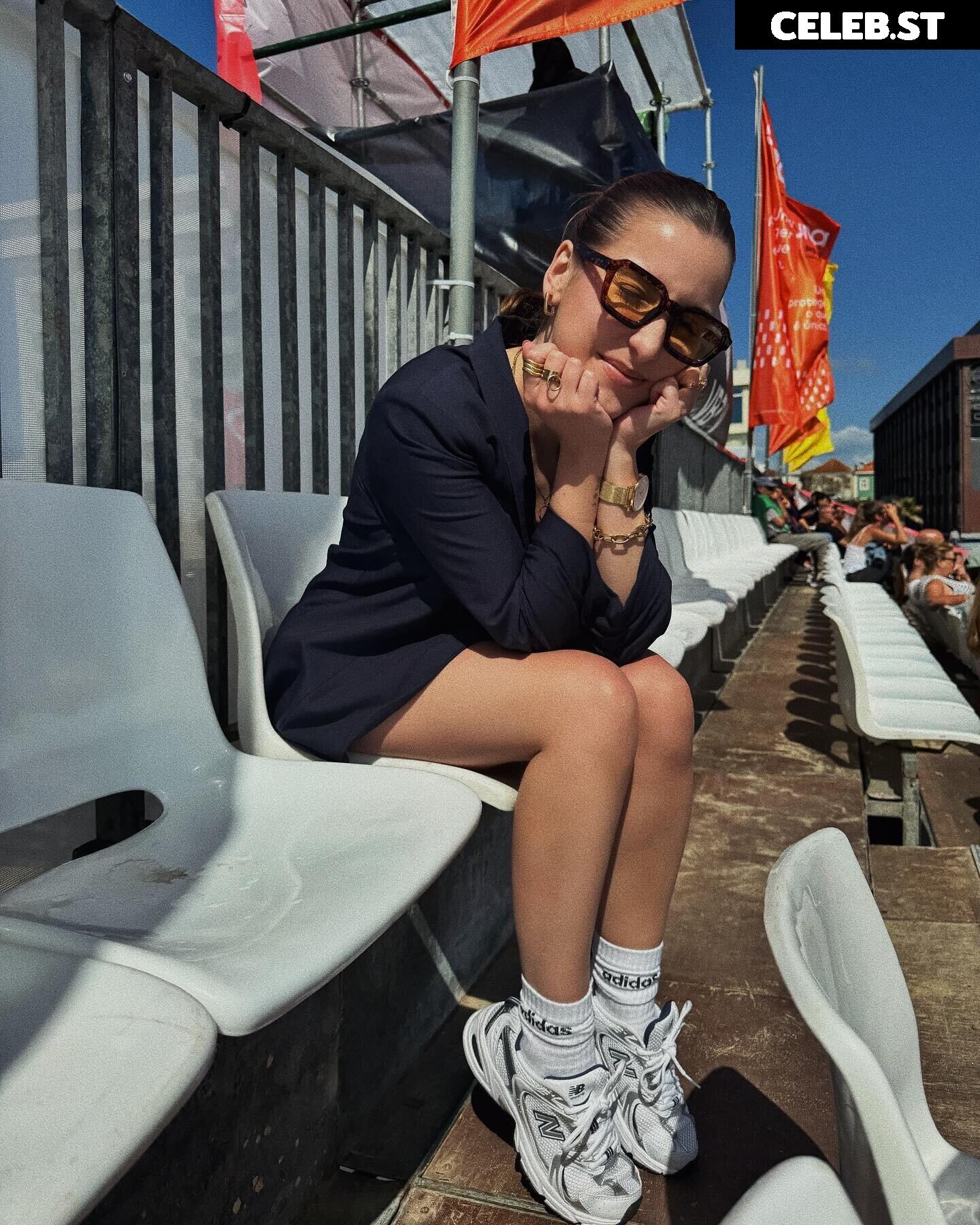 Apo / apollinegrmz / apolline_guer Image 12011101