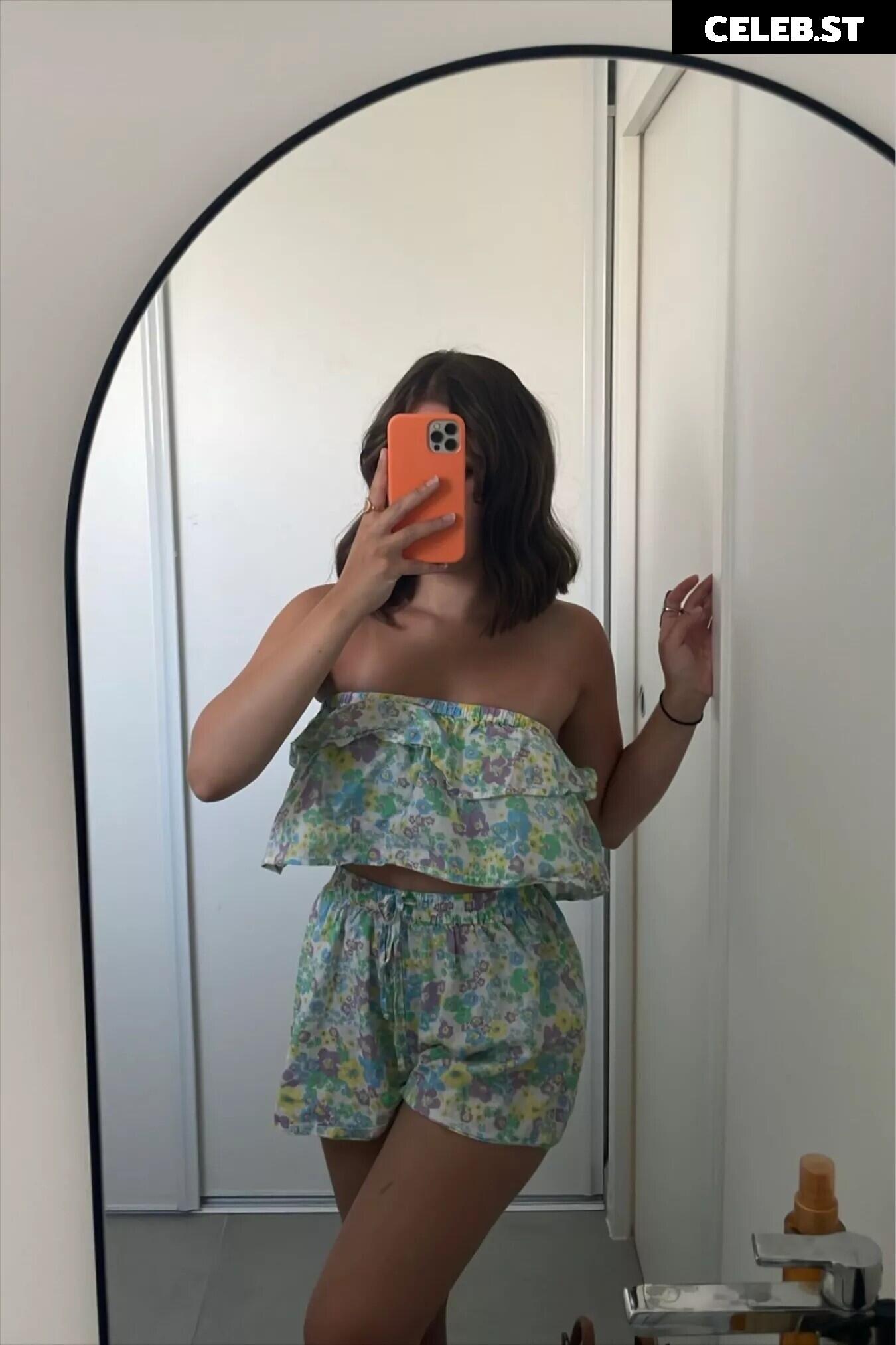 Apo / apollinegrmz / apolline_guer Image 12011093