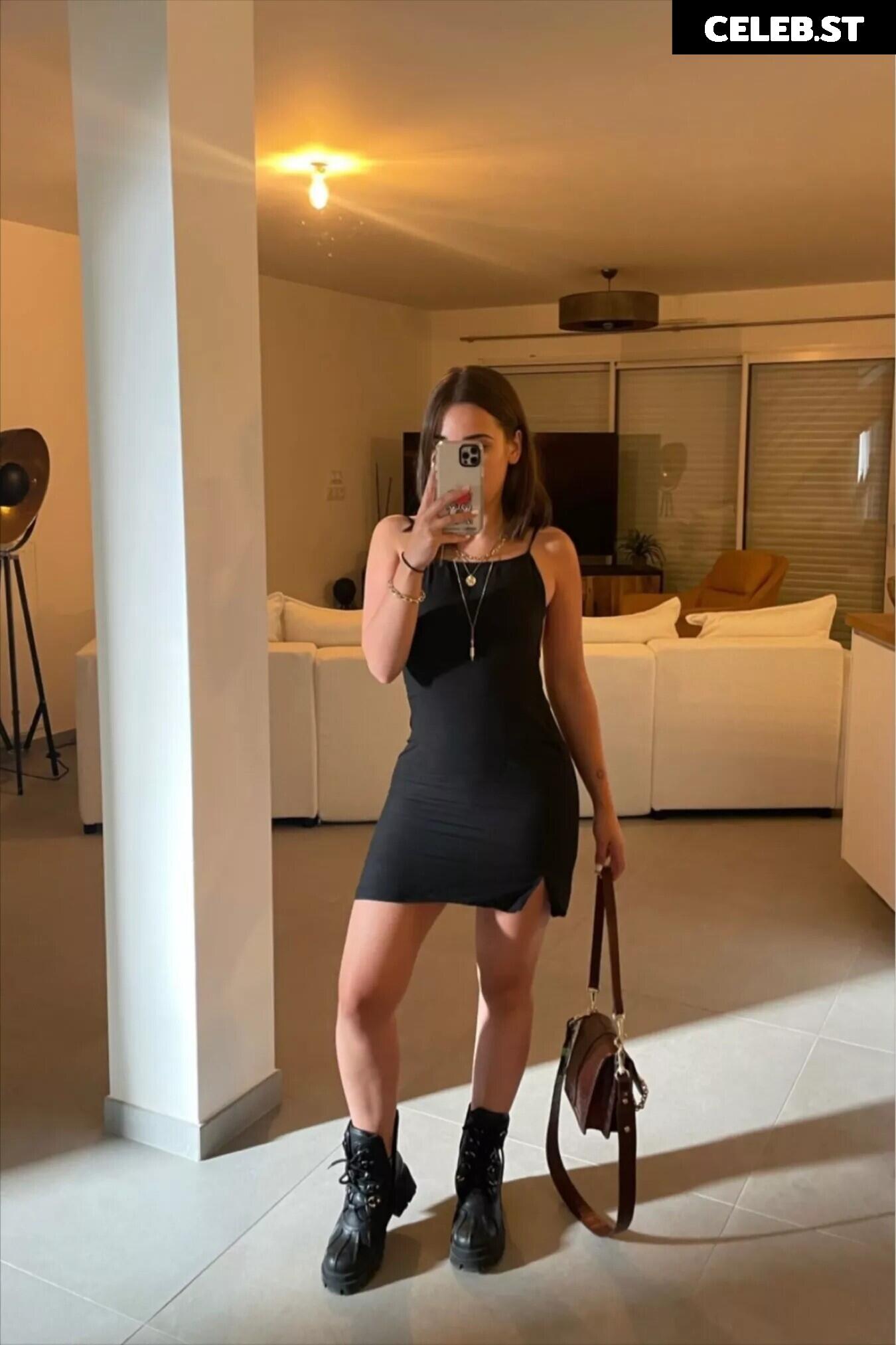 Apo / apollinegrmz / apolline_guer Image 12011095