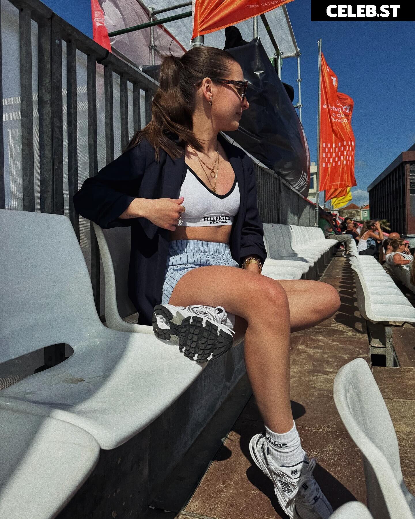 Apo / apollinegrmz / apolline_guer Image 12011084