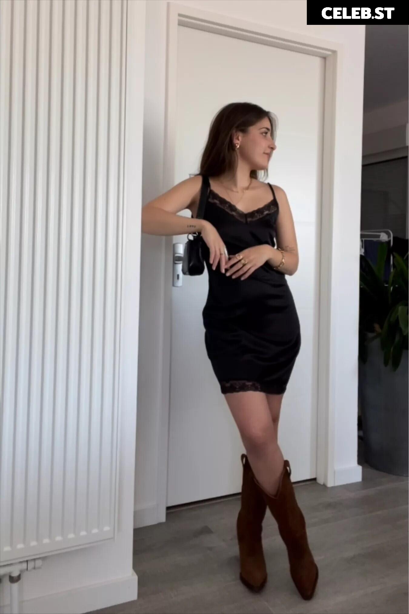 Apo / apollinegrmz / apolline_guer Image 12011088