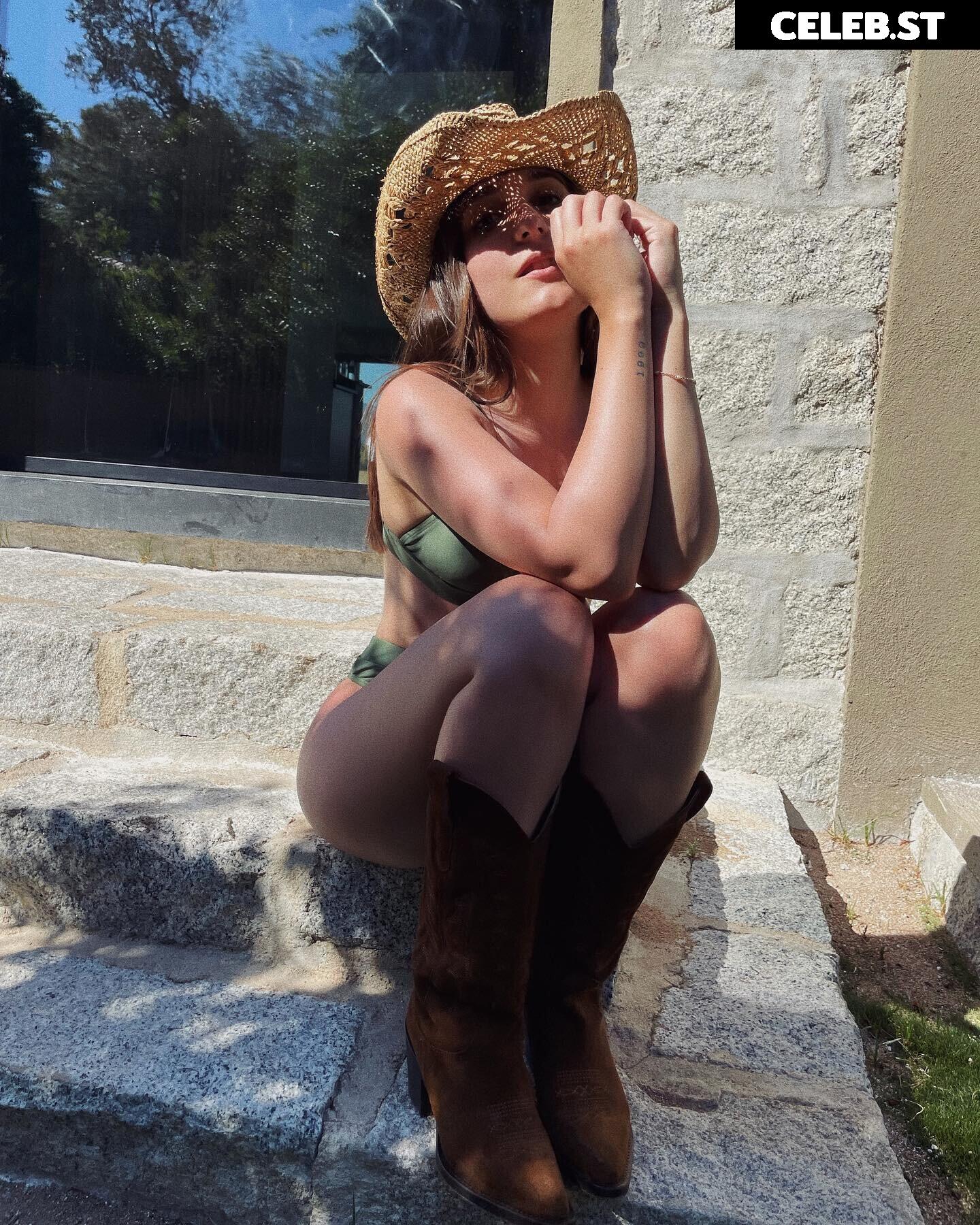 Apo / apollinegrmz / apolline_guer Image 12011059