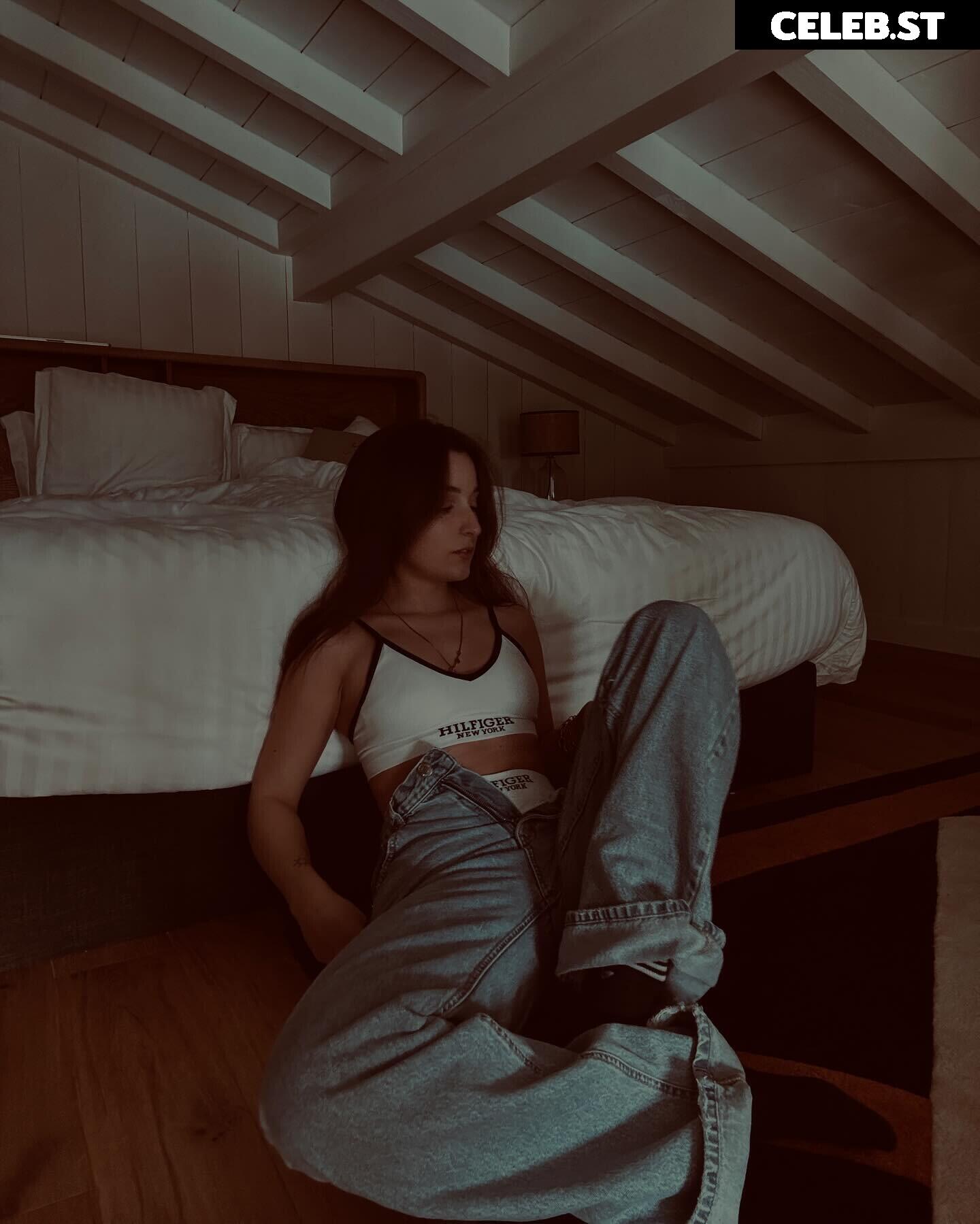 Apo / apollinegrmz / apolline_guer Image 12011073