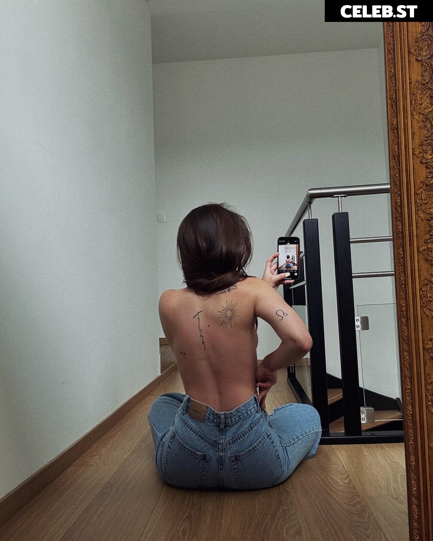 Apo / apollinegrmz / apolline_guer Image 12011079