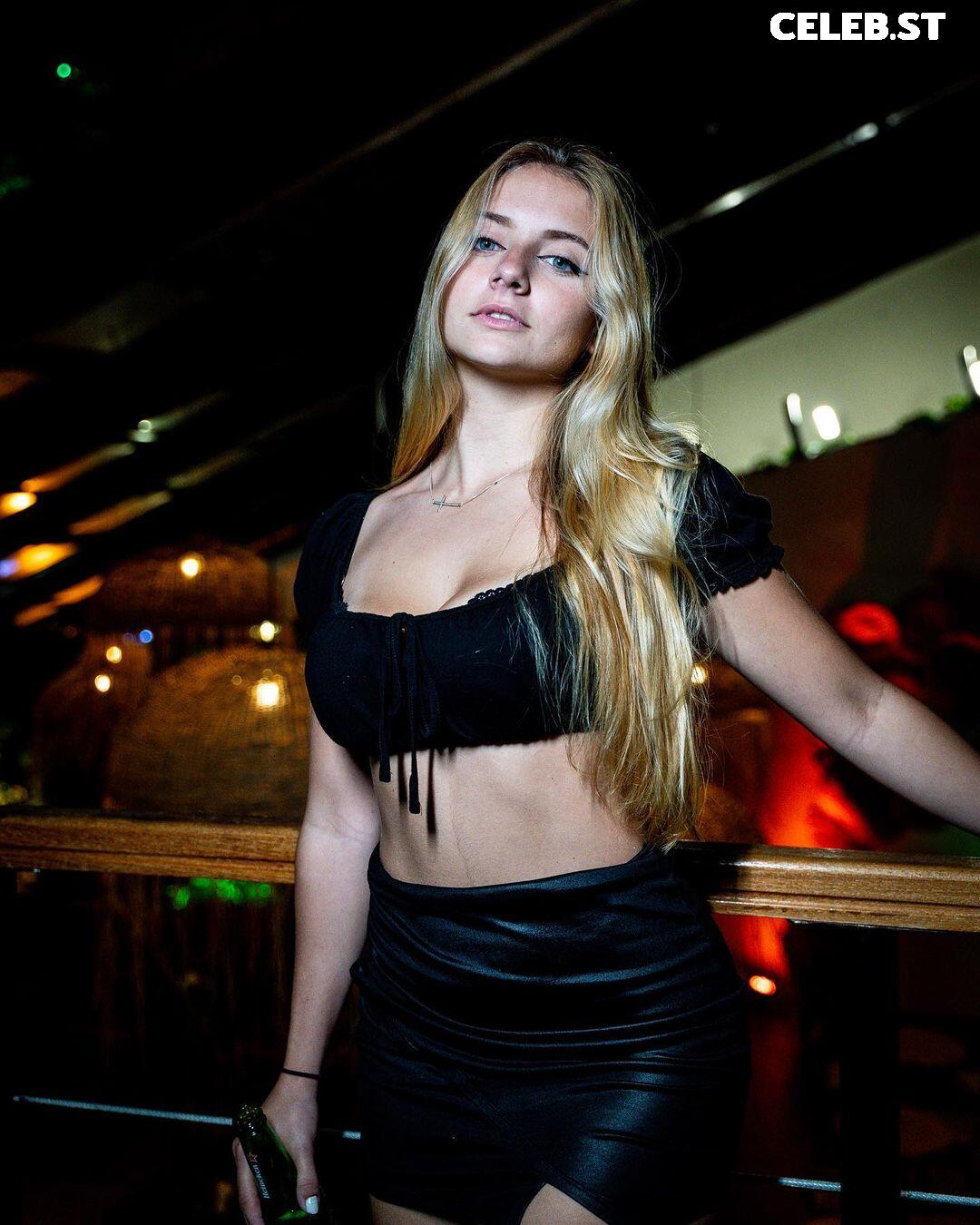 Julie Remoissenet Image 12028866