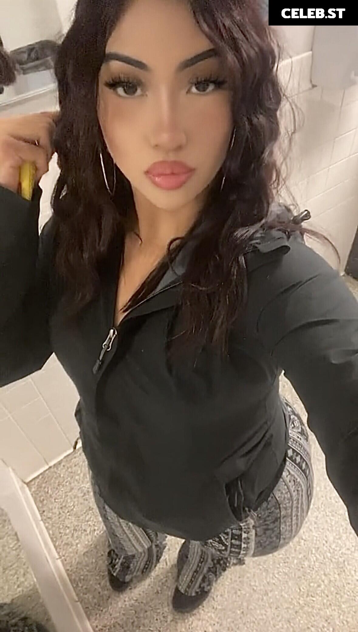 Thick Baddie @_222cyn_ Image 12029060
