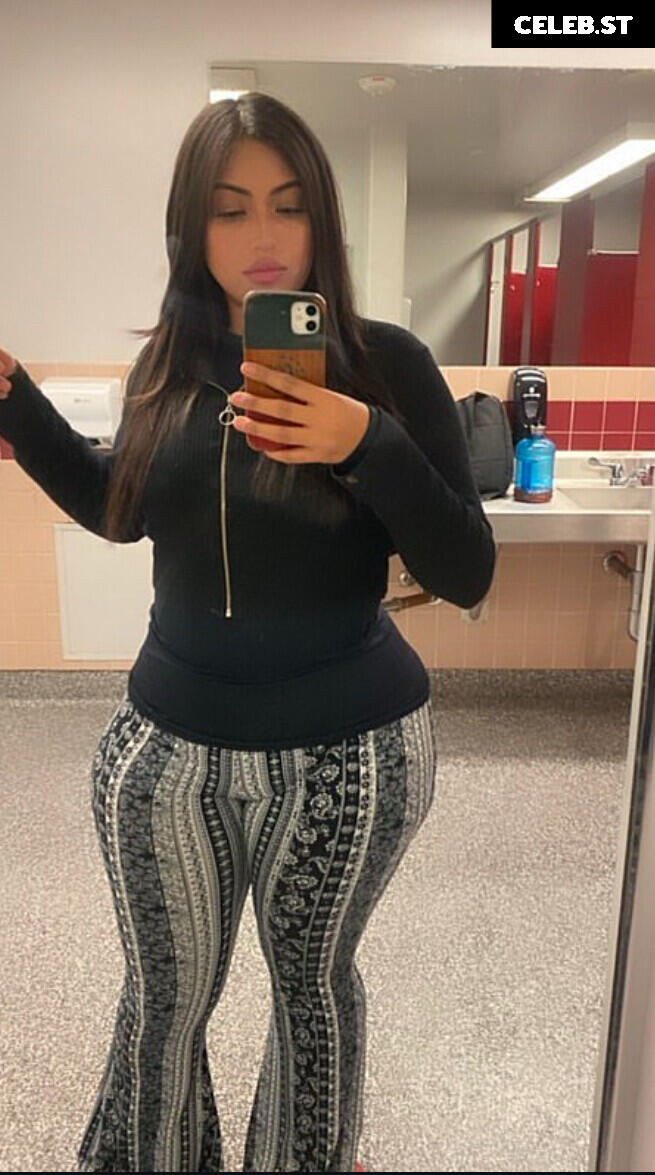 Thick Baddie @_222cyn_ Image 12029057