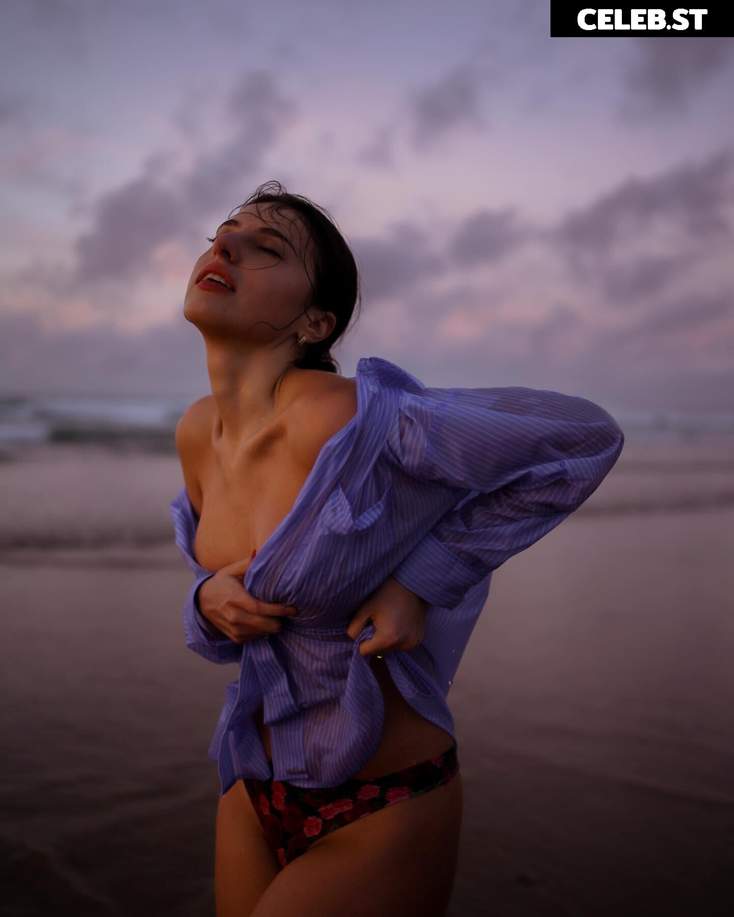 Annastezia Image 12029330