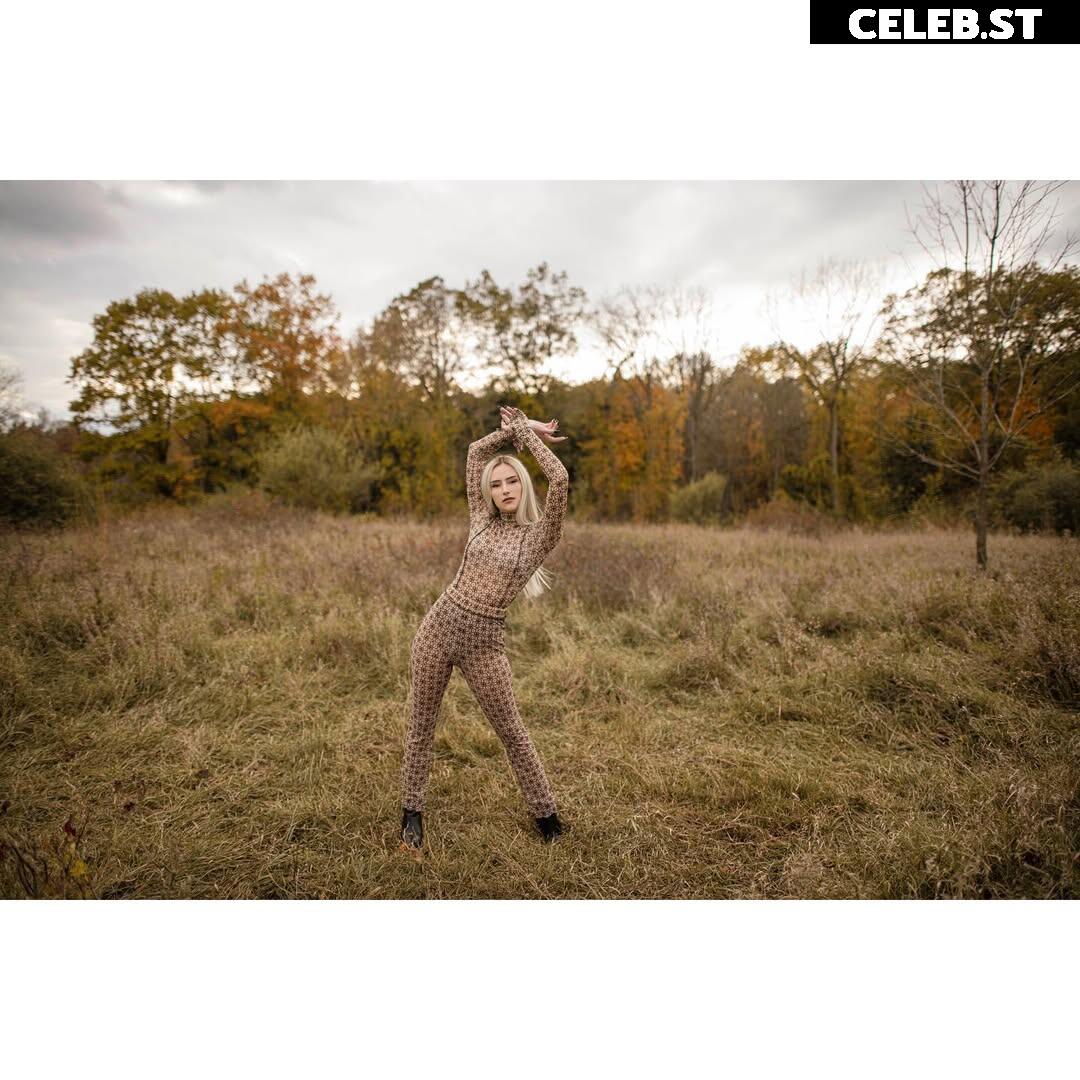 Megan Elizabeth / megann_eliizabeth Image 12029253